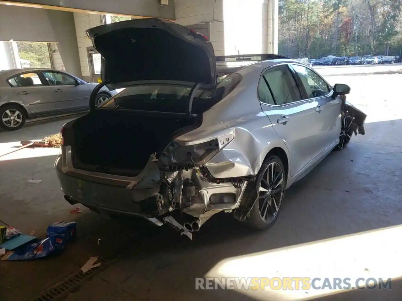 4 Photograph of a damaged car 4T1K61AK0LU889923 TOYOTA CAMRY 2020