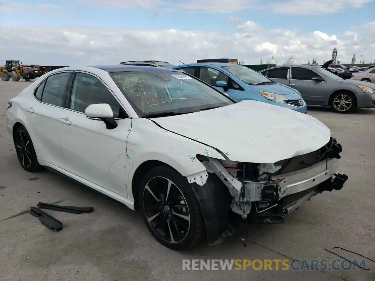 1 Photograph of a damaged car 4T1K61AK0LU915355 TOYOTA CAMRY 2020