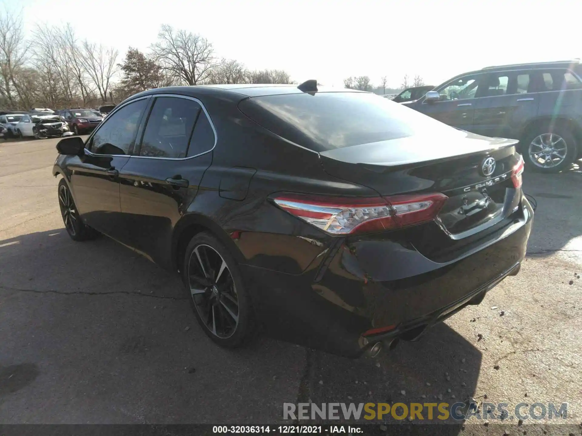 3 Photograph of a damaged car 4T1K61AK0LU923679 TOYOTA CAMRY 2020