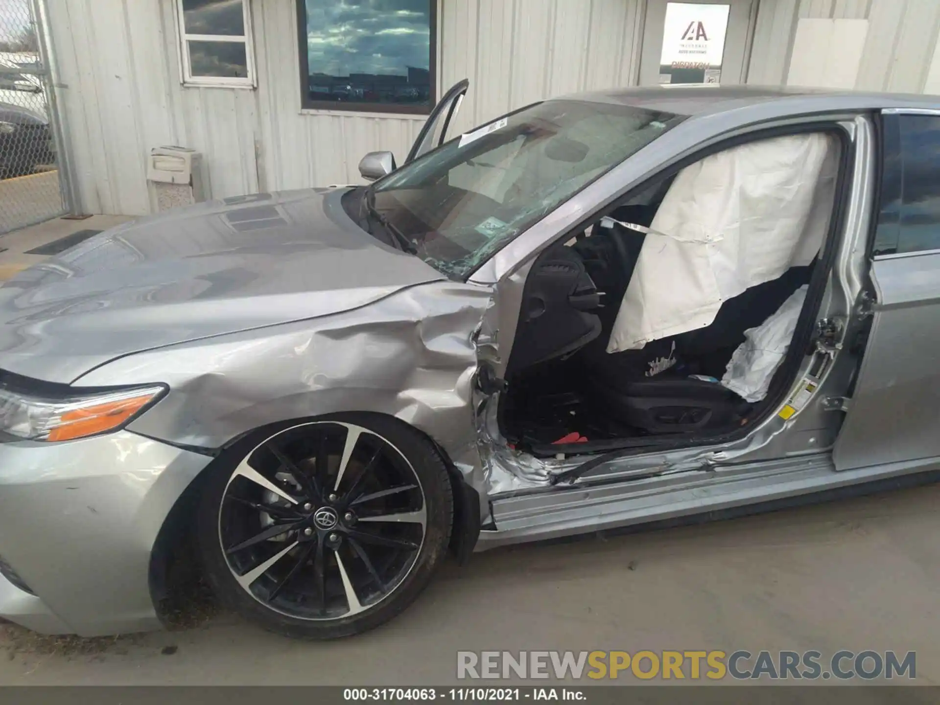 6 Photograph of a damaged car 4T1K61AK0LU932740 TOYOTA CAMRY 2020