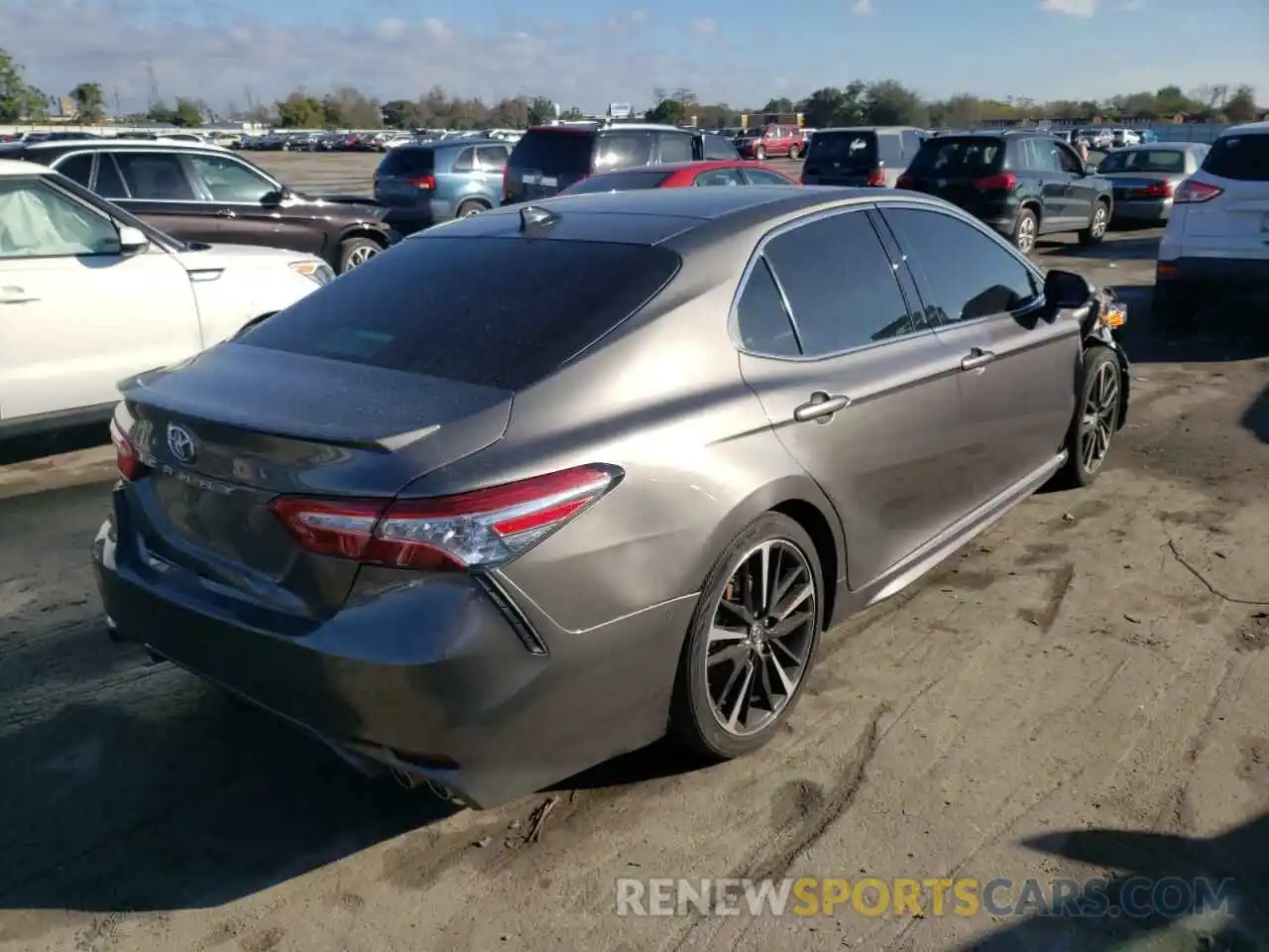 4 Photograph of a damaged car 4T1K61AK0LU941647 TOYOTA CAMRY 2020