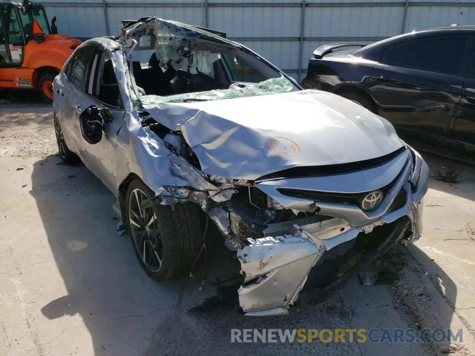 1 Photograph of a damaged car 4T1K61AK0LU943222 TOYOTA CAMRY 2020