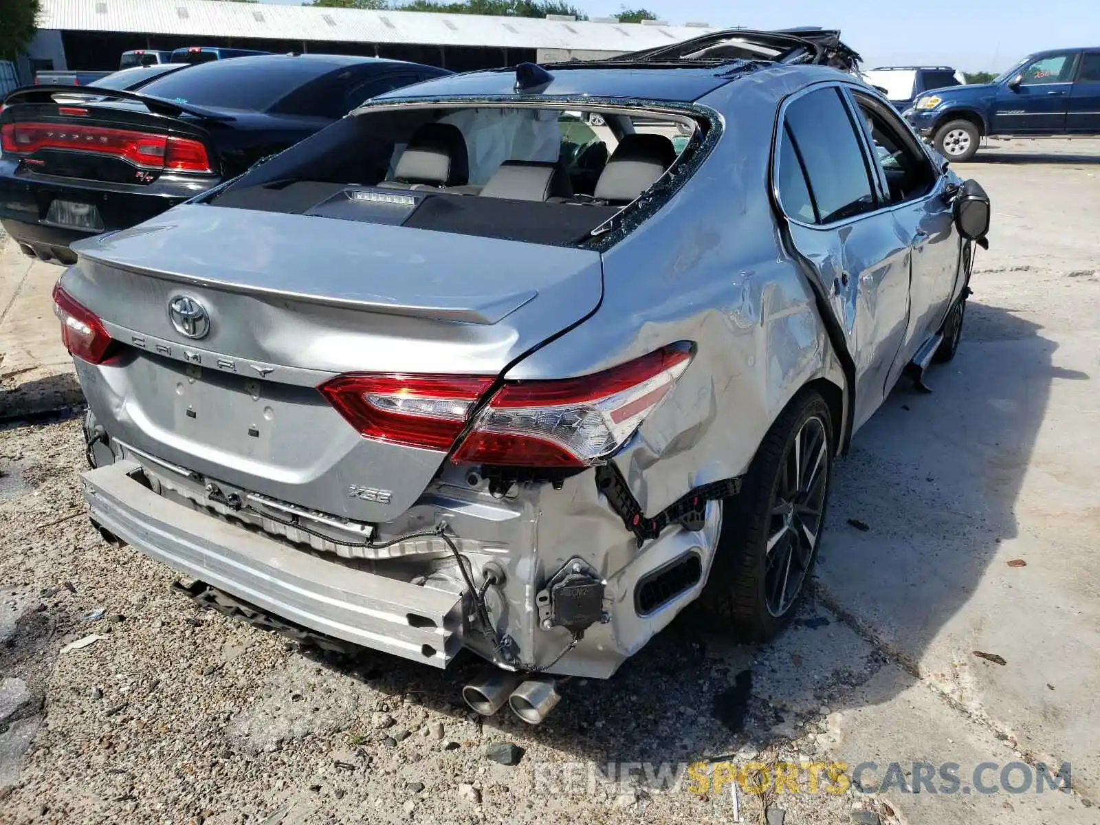 4 Photograph of a damaged car 4T1K61AK0LU943222 TOYOTA CAMRY 2020