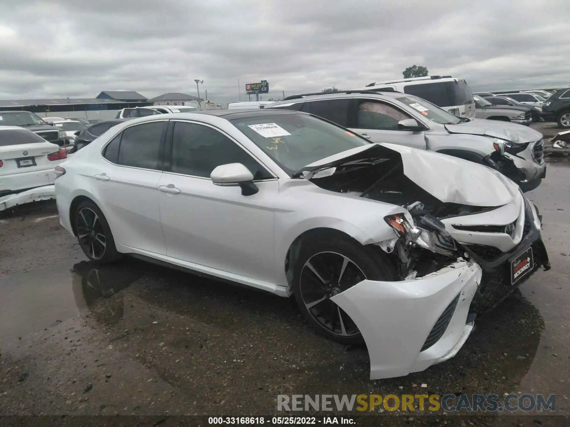 1 Photograph of a damaged car 4T1K61AK0LU962398 TOYOTA CAMRY 2020