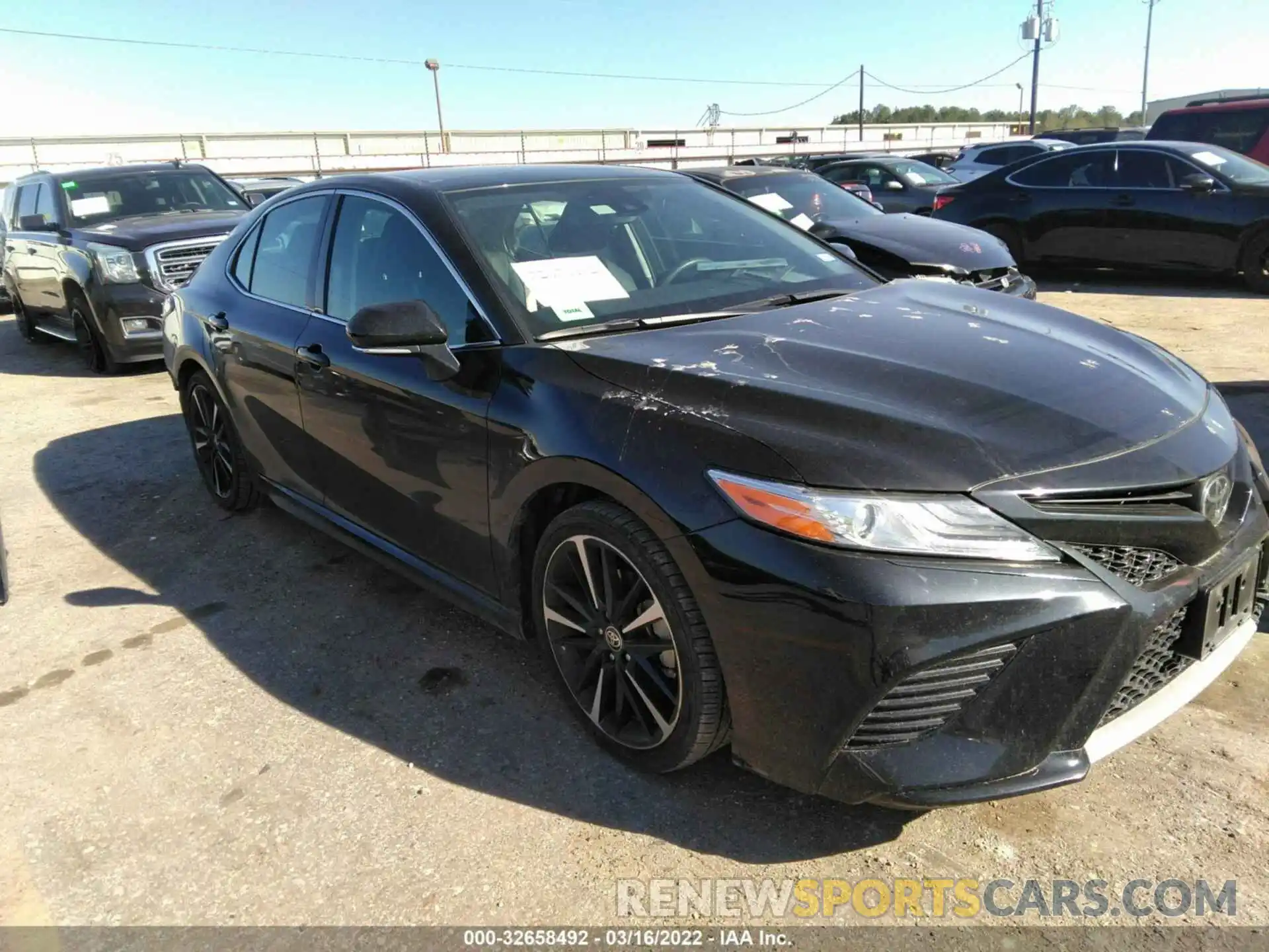 1 Photograph of a damaged car 4T1K61AK0LU963986 TOYOTA CAMRY 2020