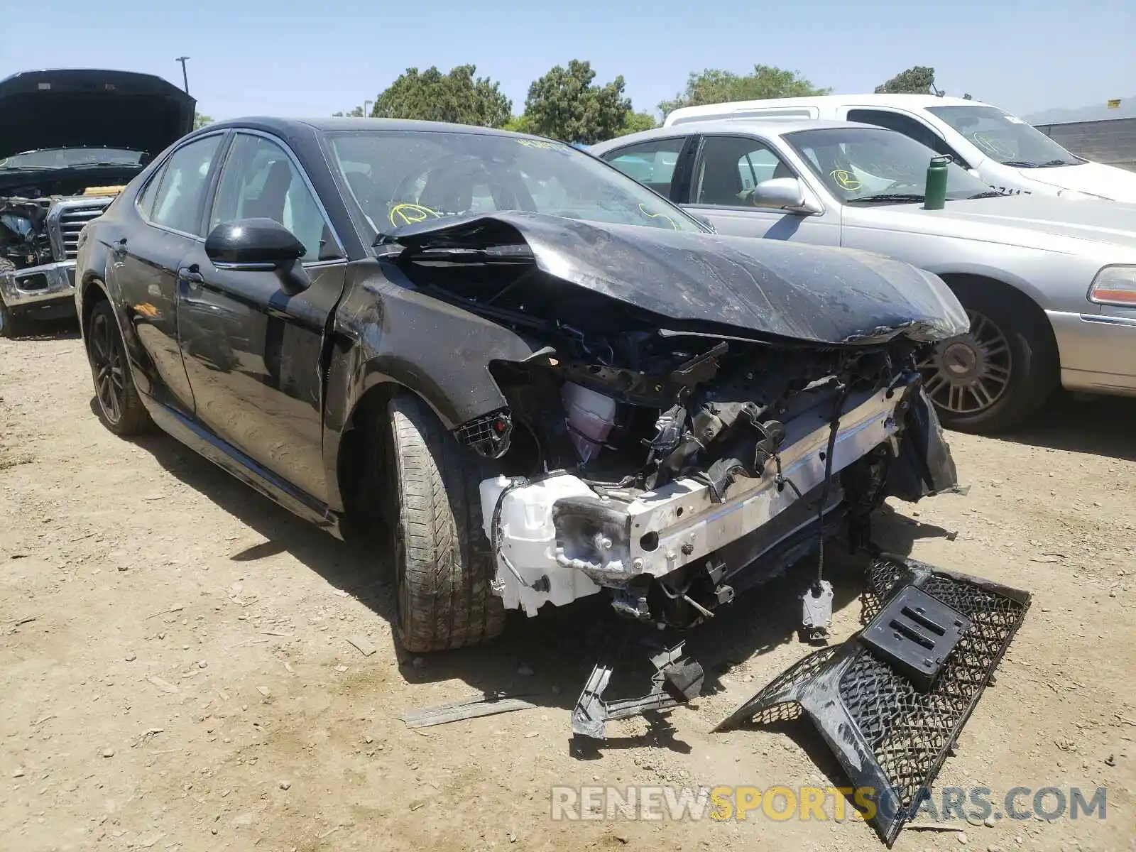 1 Photograph of a damaged car 4T1K61AK0LU965172 TOYOTA CAMRY 2020