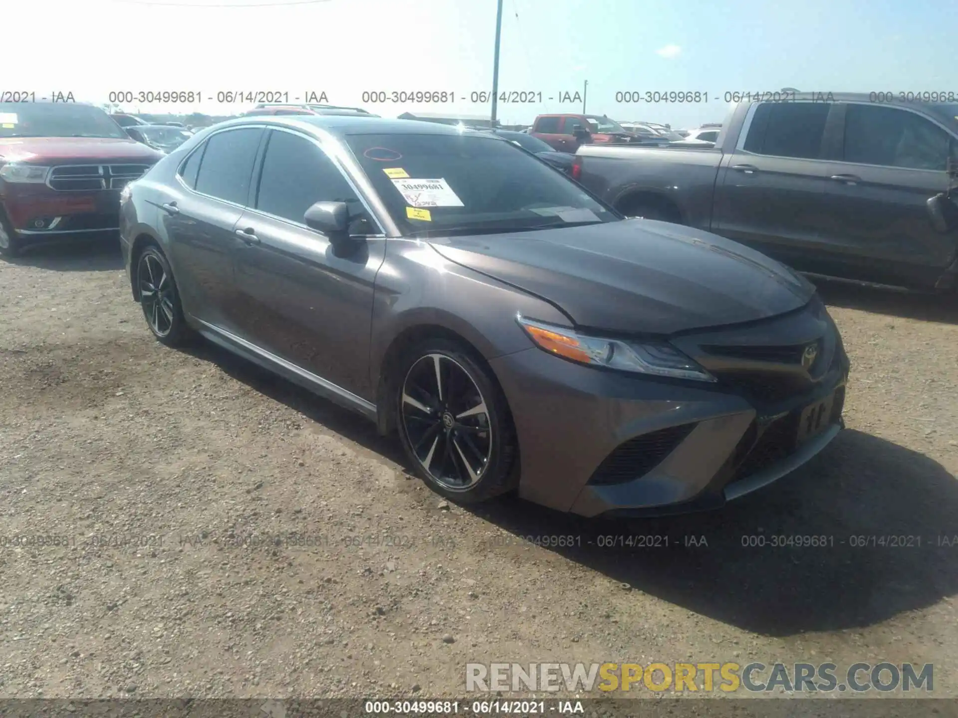 1 Photograph of a damaged car 4T1K61AK0LU972221 TOYOTA CAMRY 2020