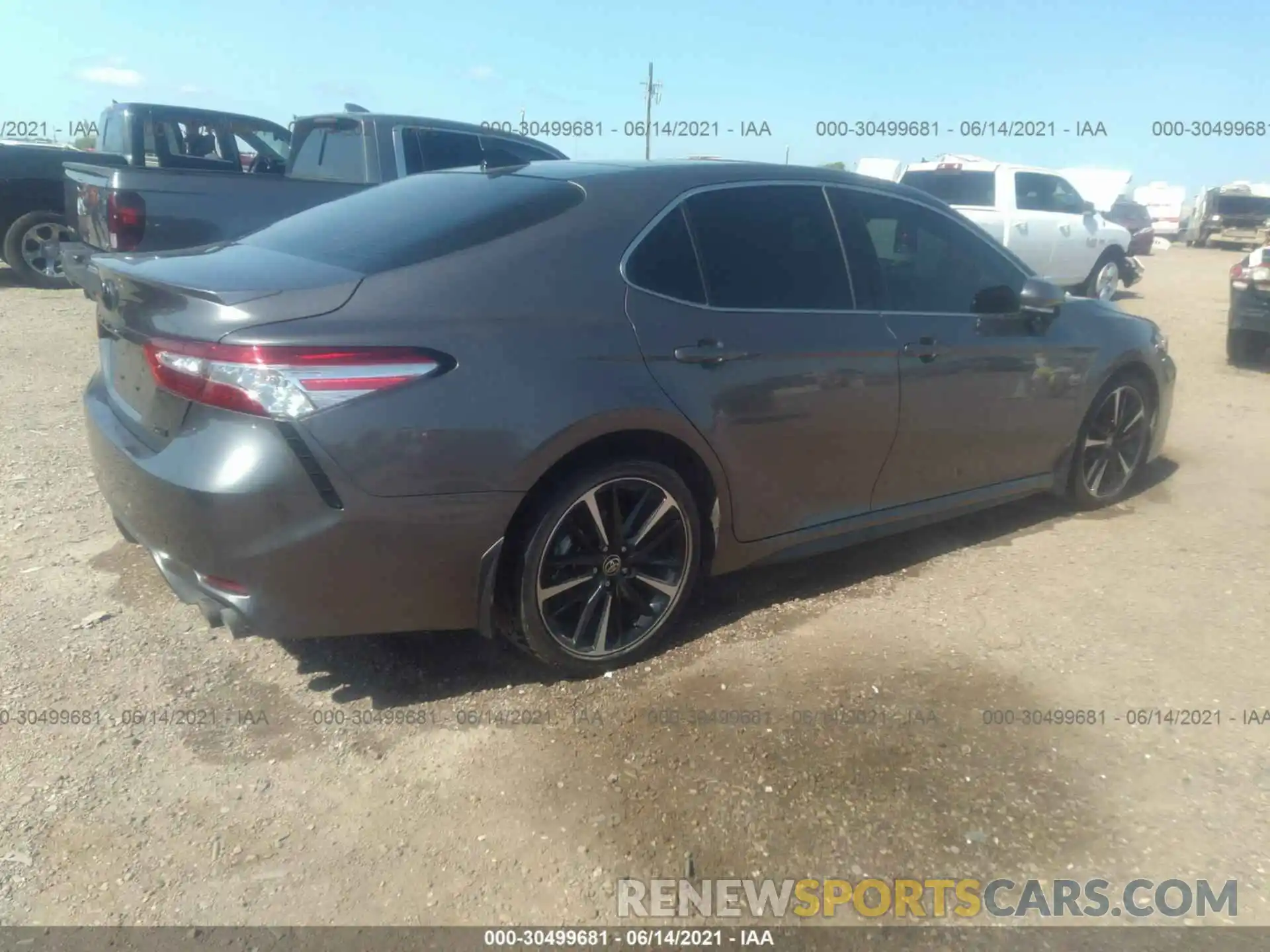 4 Photograph of a damaged car 4T1K61AK0LU972221 TOYOTA CAMRY 2020