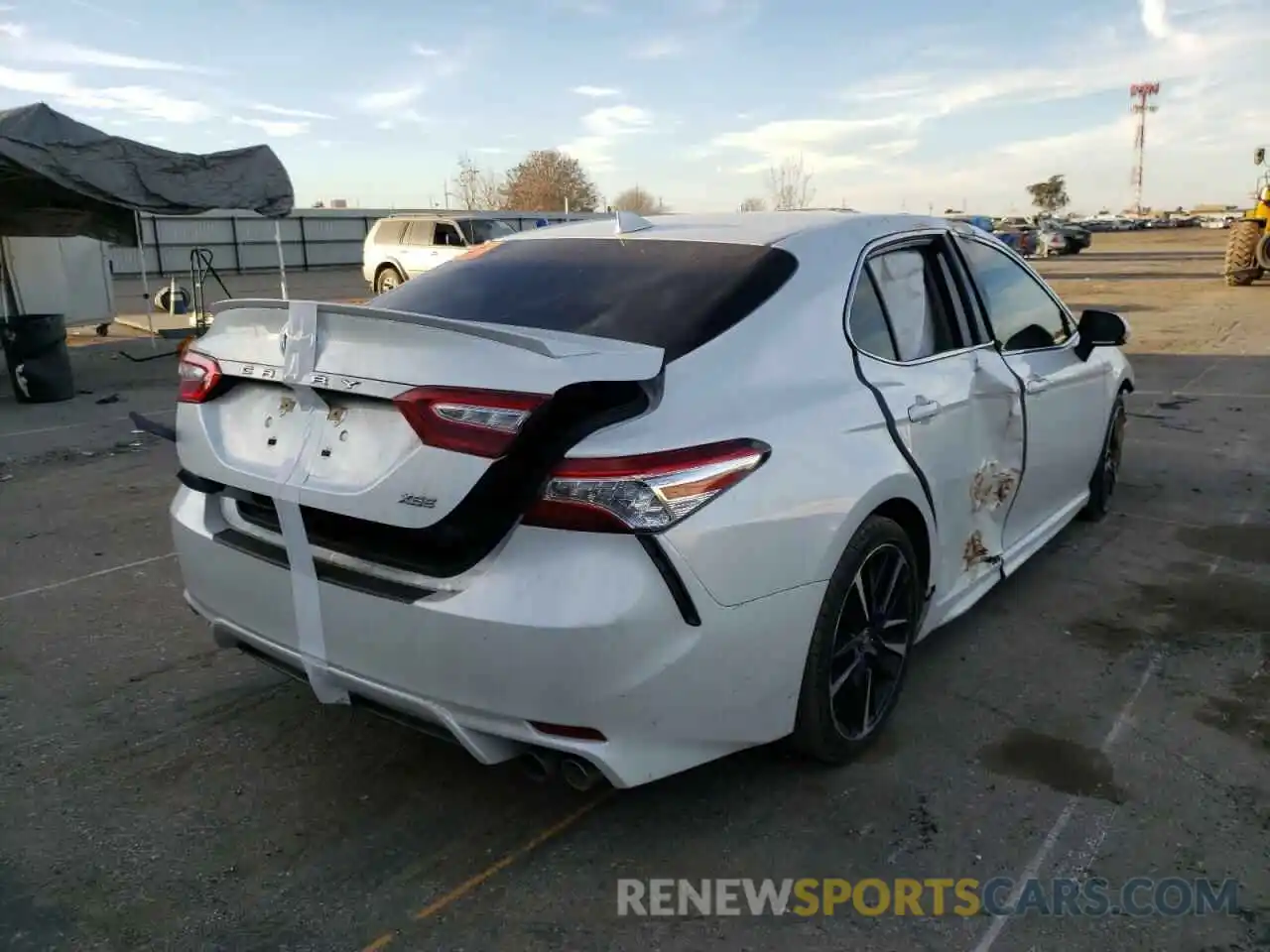 4 Photograph of a damaged car 4T1K61AK0LU974521 TOYOTA CAMRY 2020