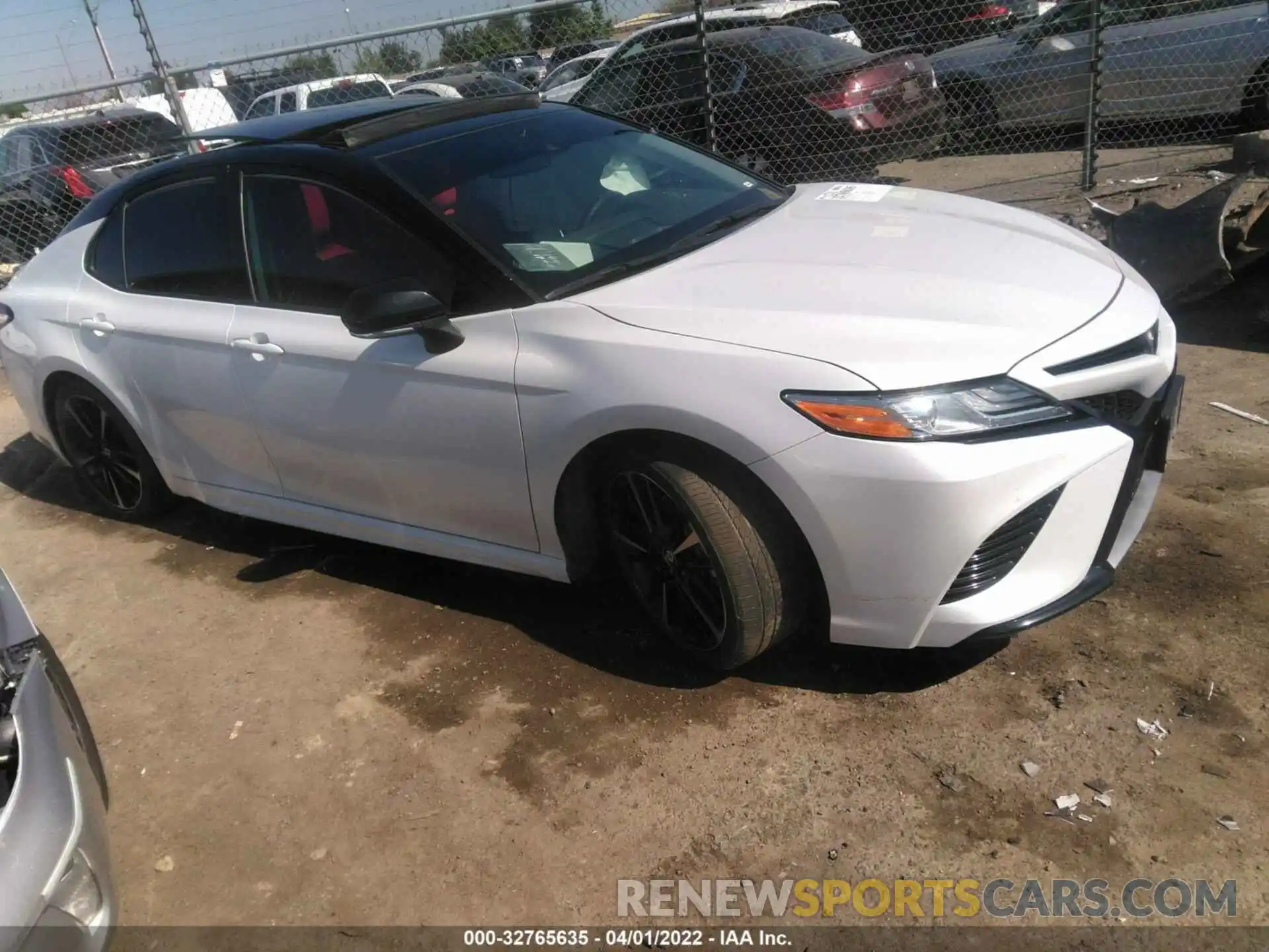 1 Photograph of a damaged car 4T1K61AK1LU300670 TOYOTA CAMRY 2020