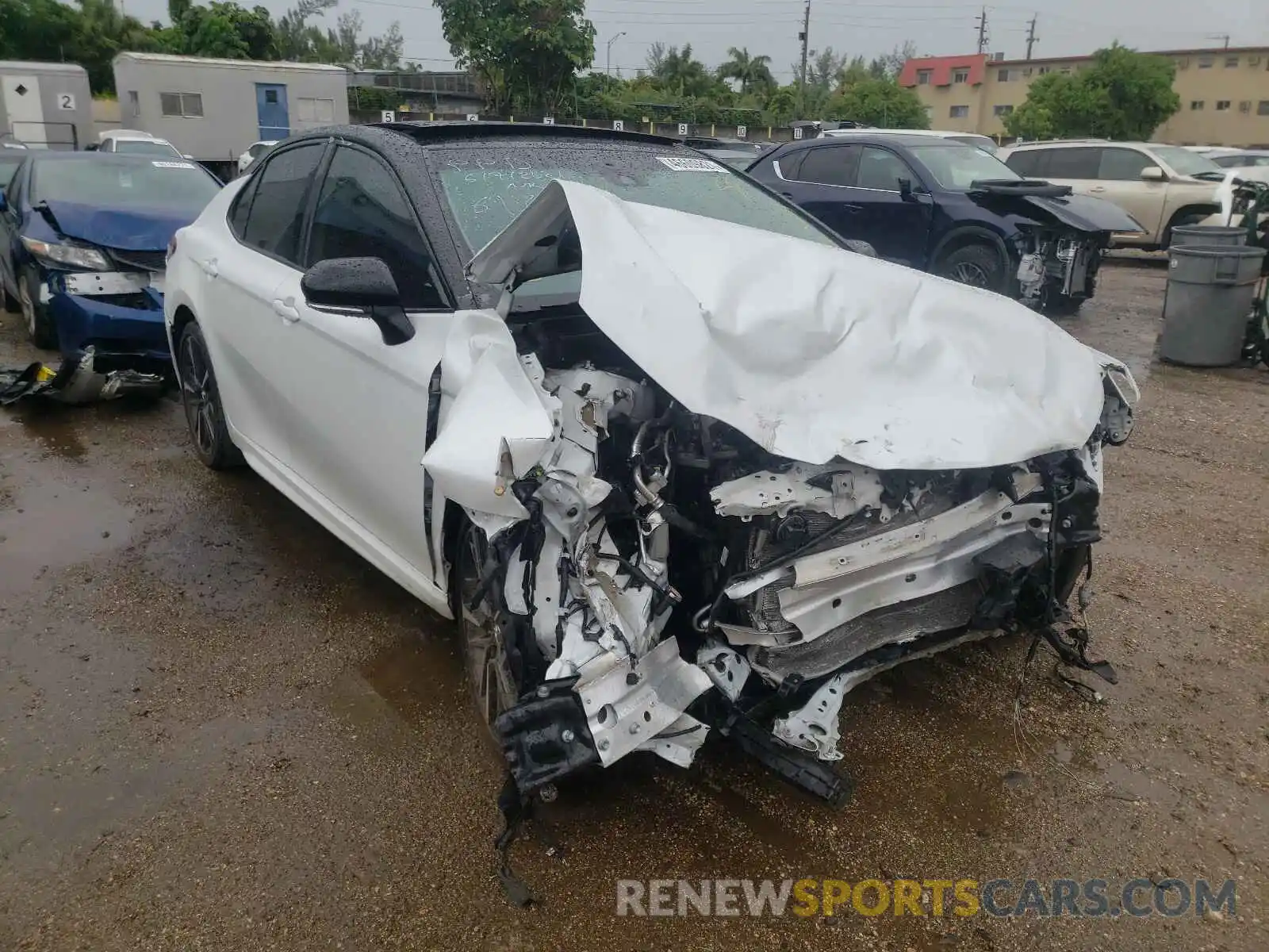 1 Photograph of a damaged car 4T1K61AK1LU306145 TOYOTA CAMRY 2020