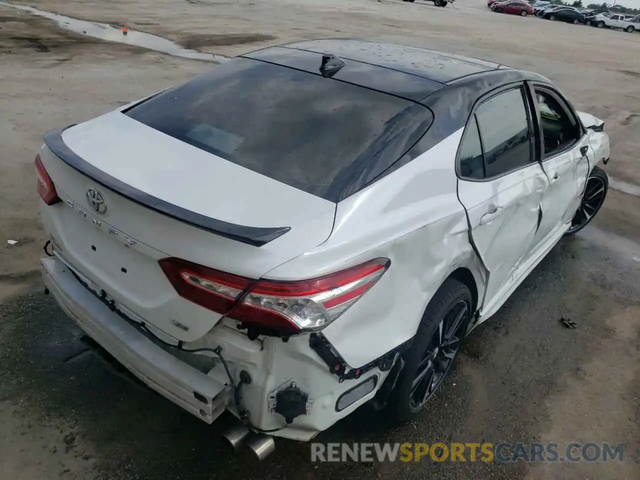 4 Photograph of a damaged car 4T1K61AK1LU318537 TOYOTA CAMRY 2020