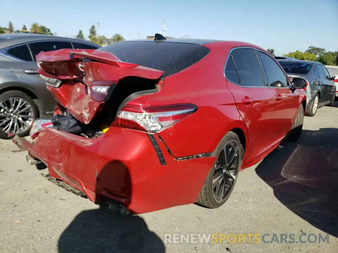 4 Photograph of a damaged car 4T1K61AK1LU355619 TOYOTA CAMRY 2020