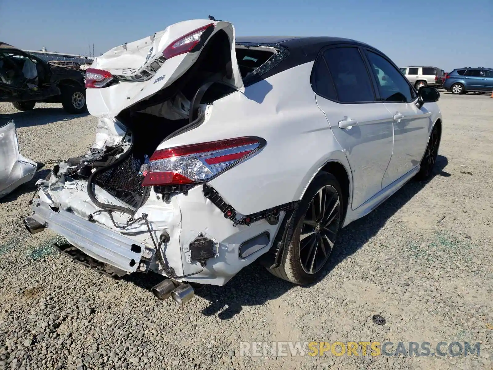 4 Photograph of a damaged car 4T1K61AK1LU372341 TOYOTA CAMRY 2020