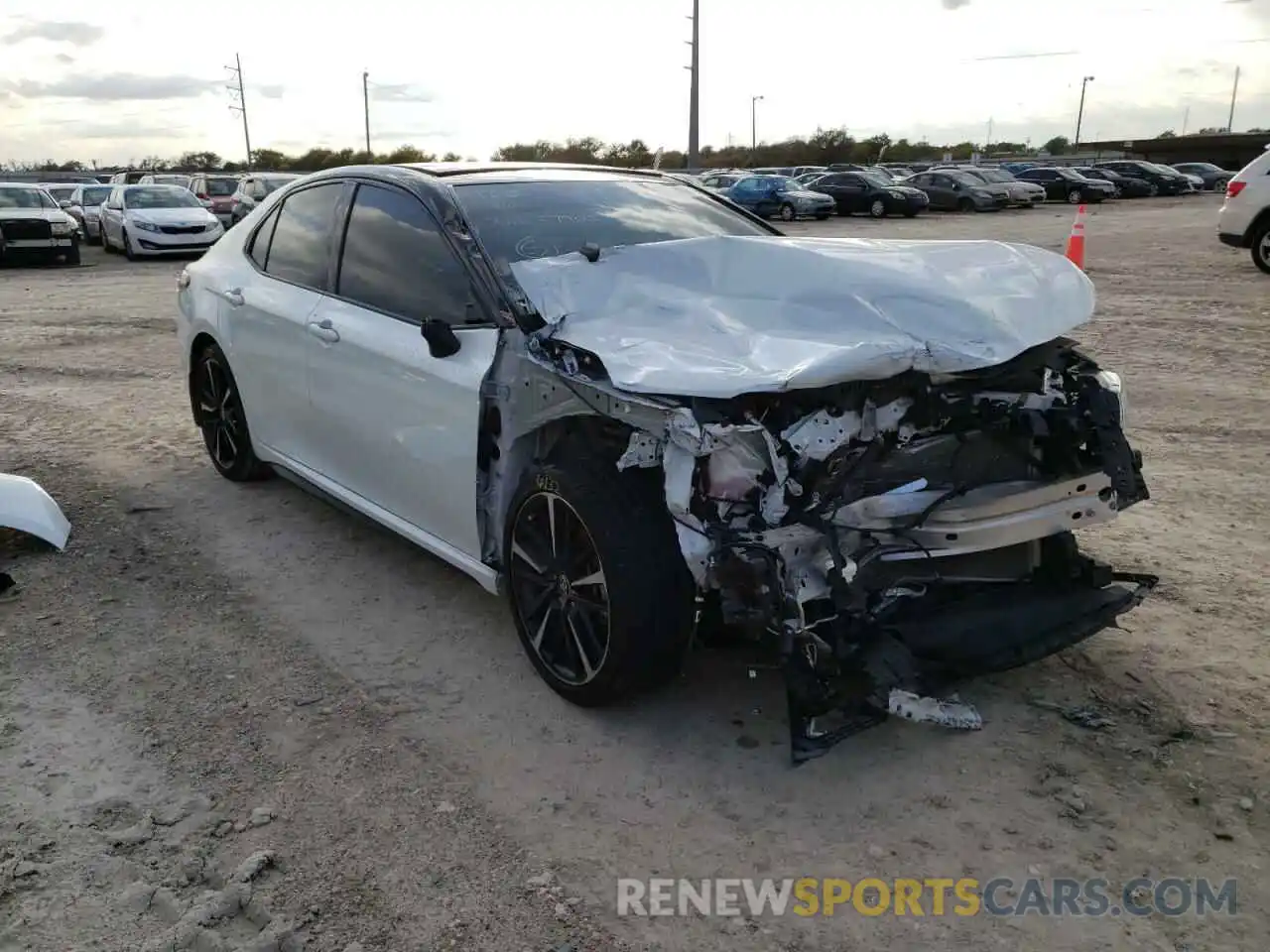 1 Photograph of a damaged car 4T1K61AK1LU379015 TOYOTA CAMRY 2020