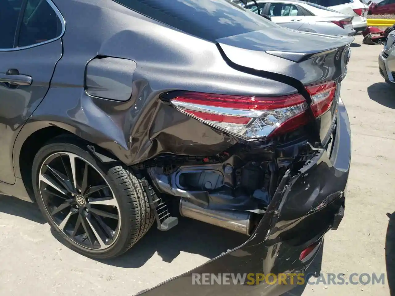 9 Photograph of a damaged car 4T1K61AK1LU380083 TOYOTA CAMRY 2020