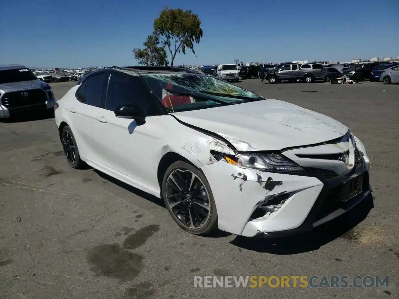 1 Photograph of a damaged car 4T1K61AK1LU385753 TOYOTA CAMRY 2020