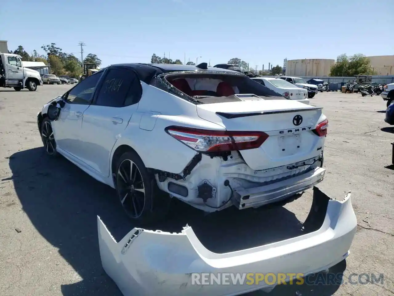 3 Photograph of a damaged car 4T1K61AK1LU385753 TOYOTA CAMRY 2020