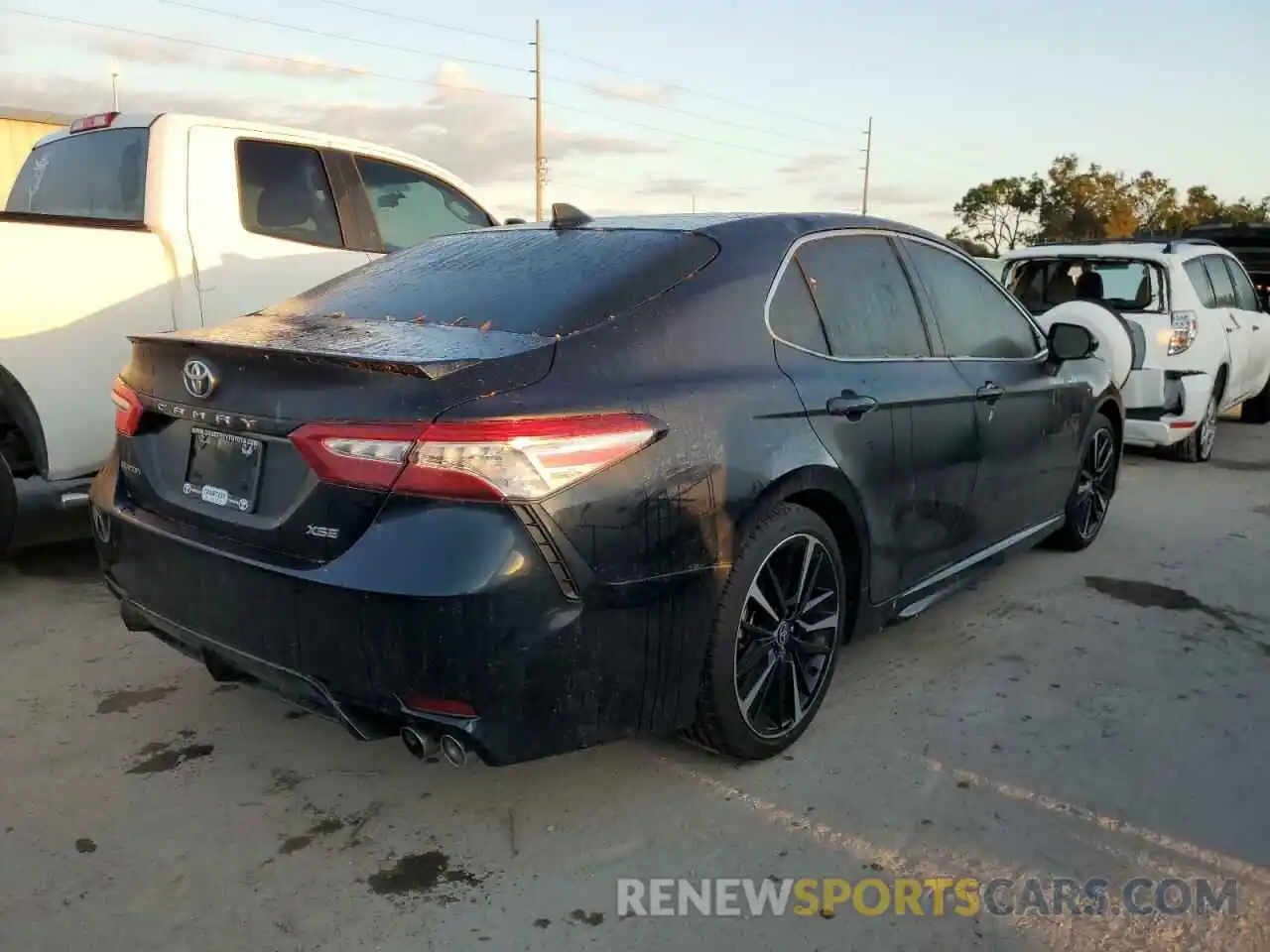 4 Photograph of a damaged car 4T1K61AK1LU396137 TOYOTA CAMRY 2020