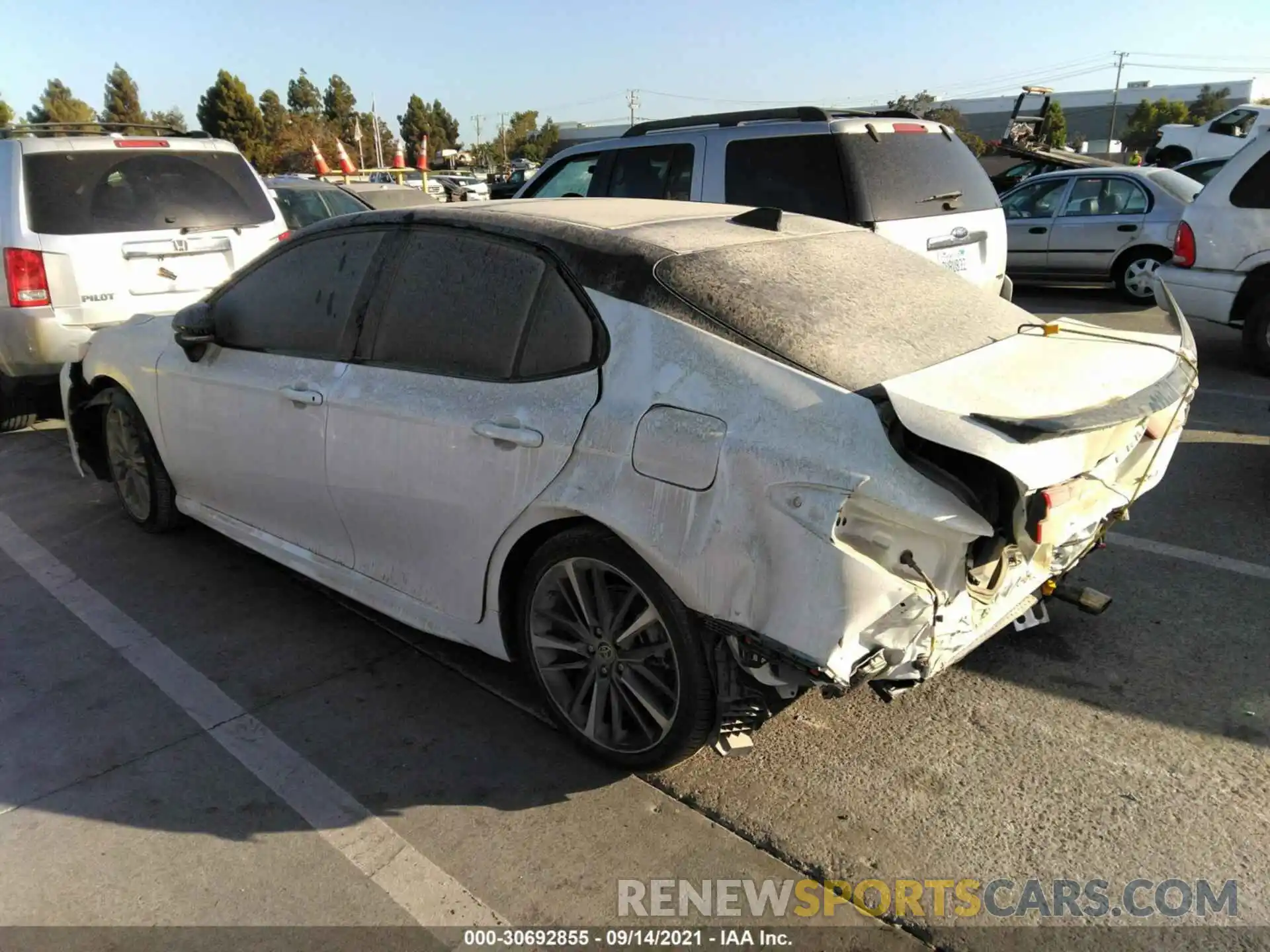 3 Photograph of a damaged car 4T1K61AK1LU400302 TOYOTA CAMRY 2020