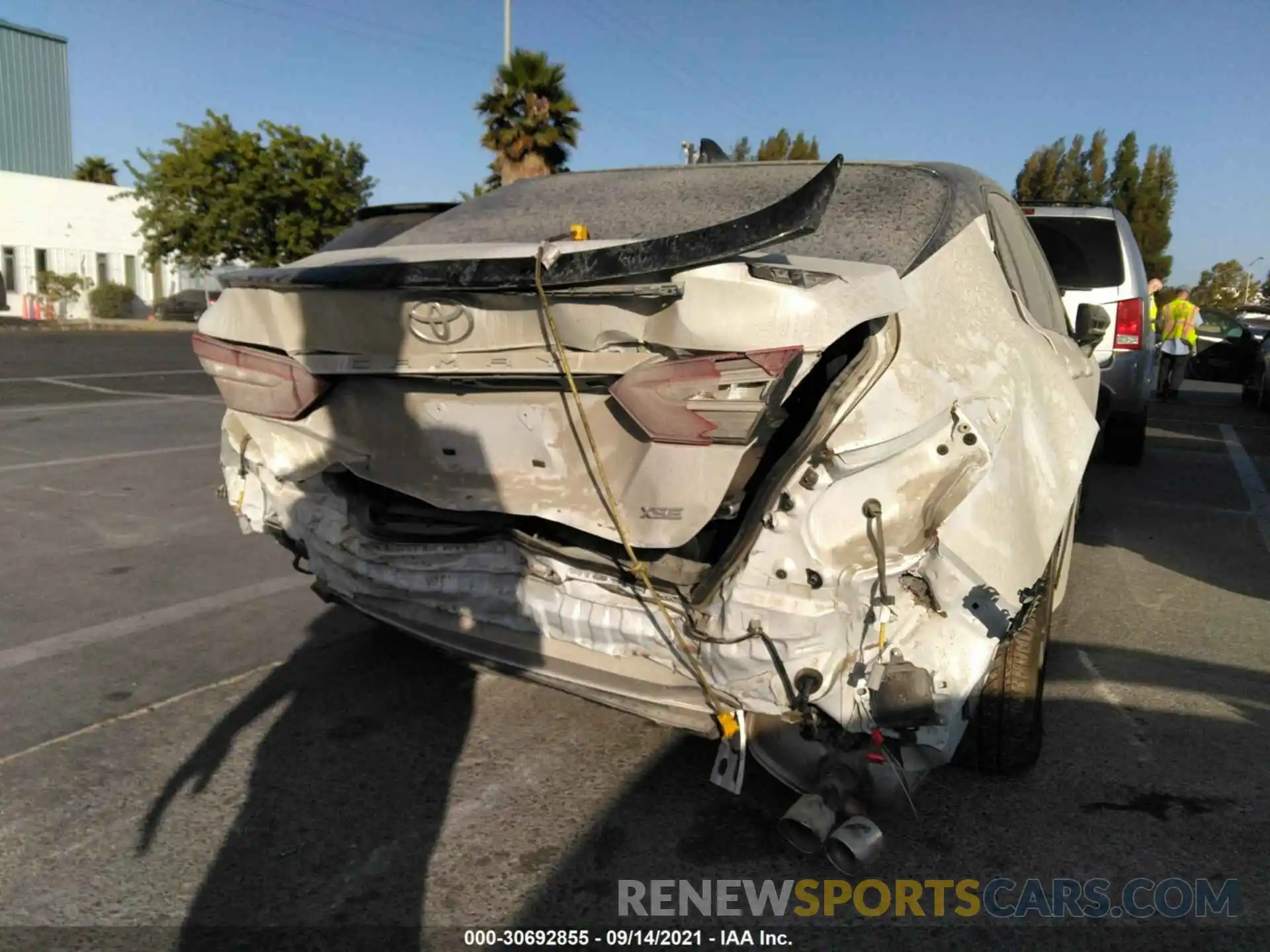 6 Photograph of a damaged car 4T1K61AK1LU400302 TOYOTA CAMRY 2020