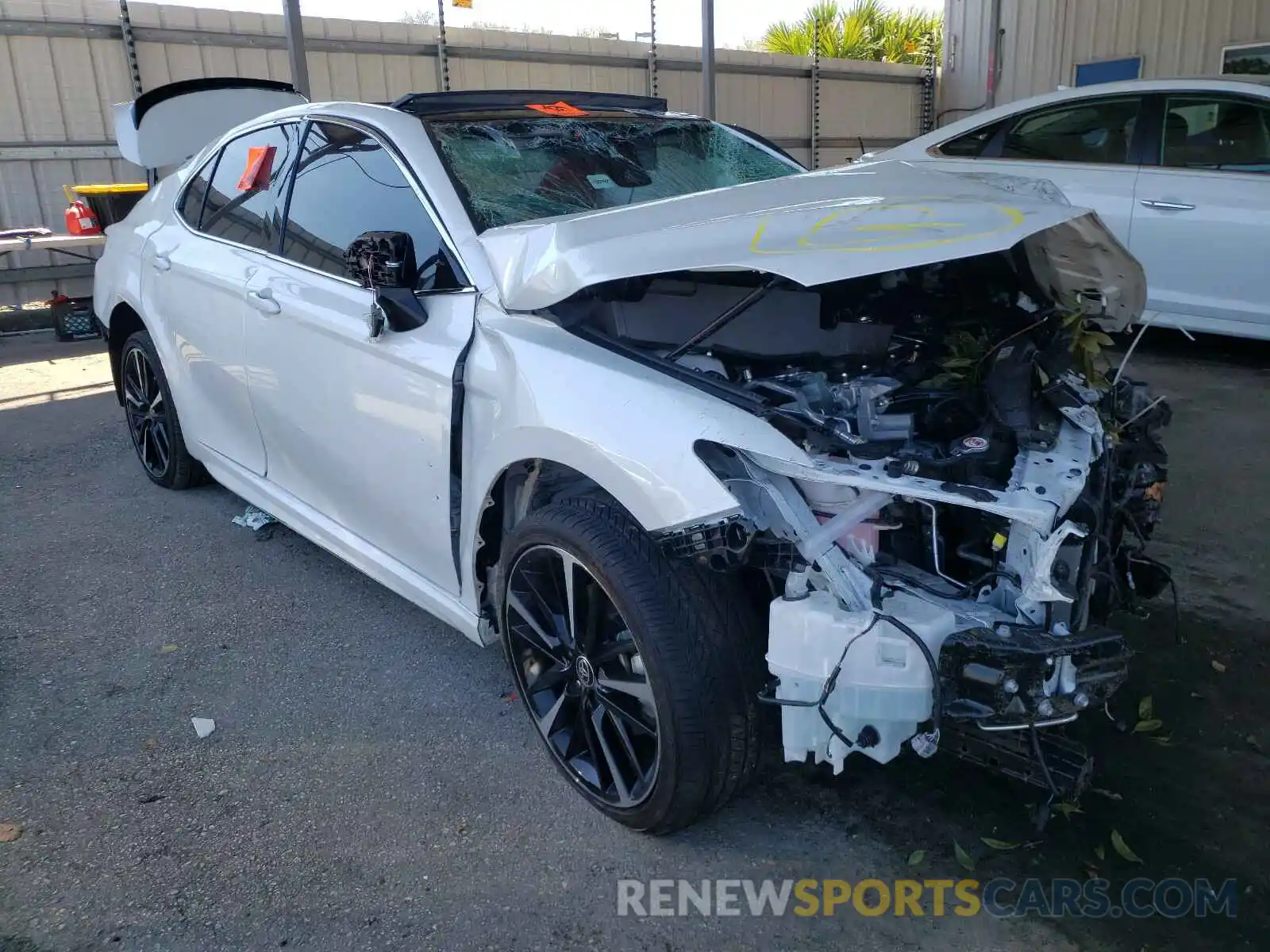 1 Photograph of a damaged car 4T1K61AK1LU505650 TOYOTA CAMRY 2020