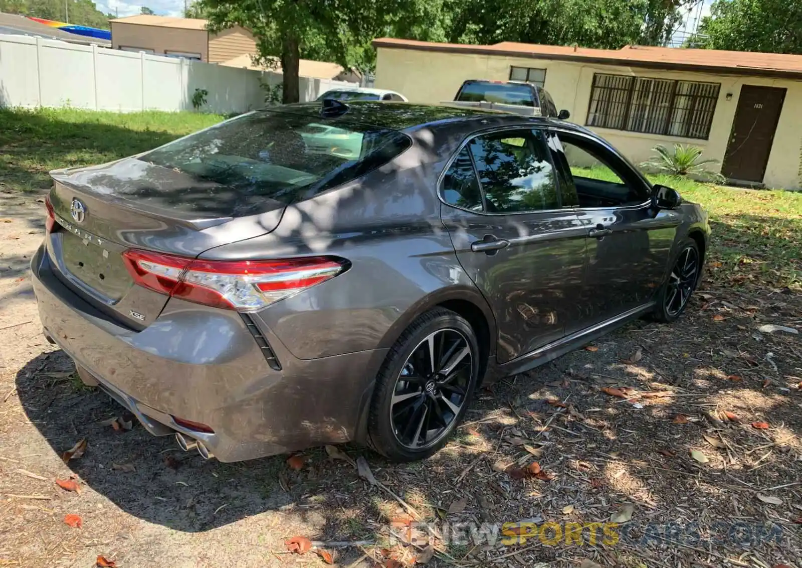 4 Photograph of a damaged car 4T1K61AK1LU901514 TOYOTA CAMRY 2020