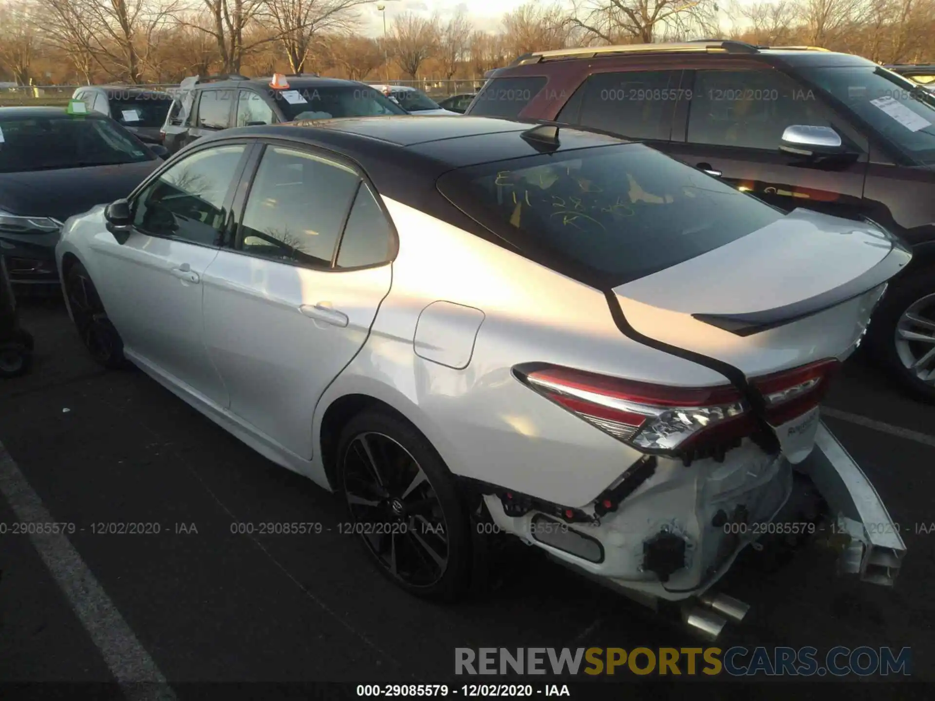 3 Photograph of a damaged car 4T1K61AK2LU304033 TOYOTA CAMRY 2020