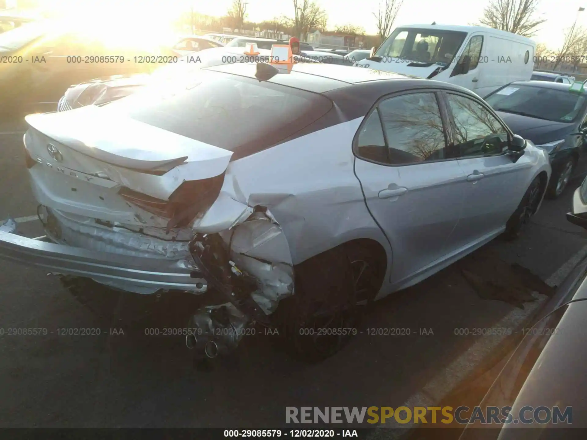 4 Photograph of a damaged car 4T1K61AK2LU304033 TOYOTA CAMRY 2020