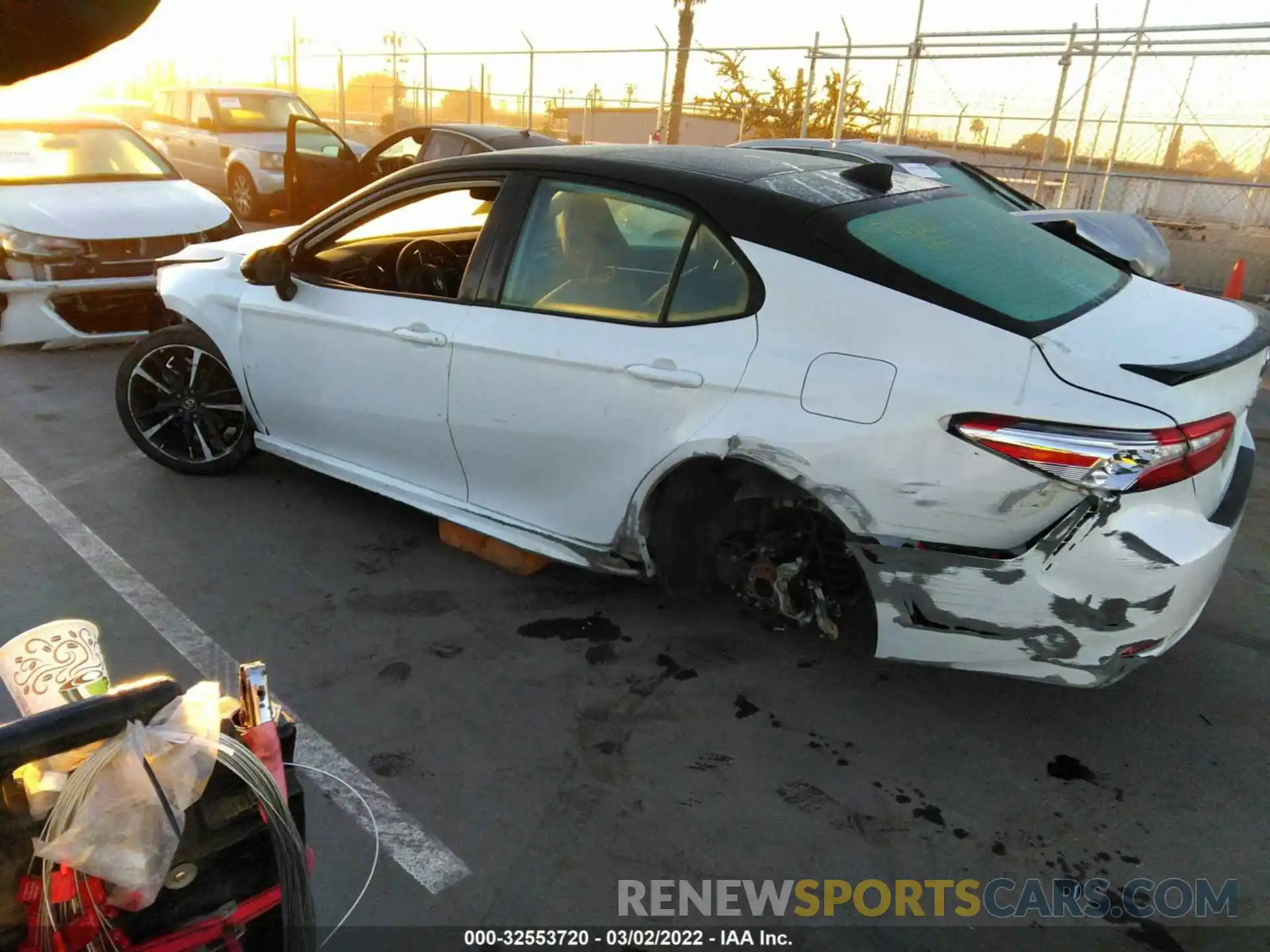 3 Photograph of a damaged car 4T1K61AK2LU305876 TOYOTA CAMRY 2020