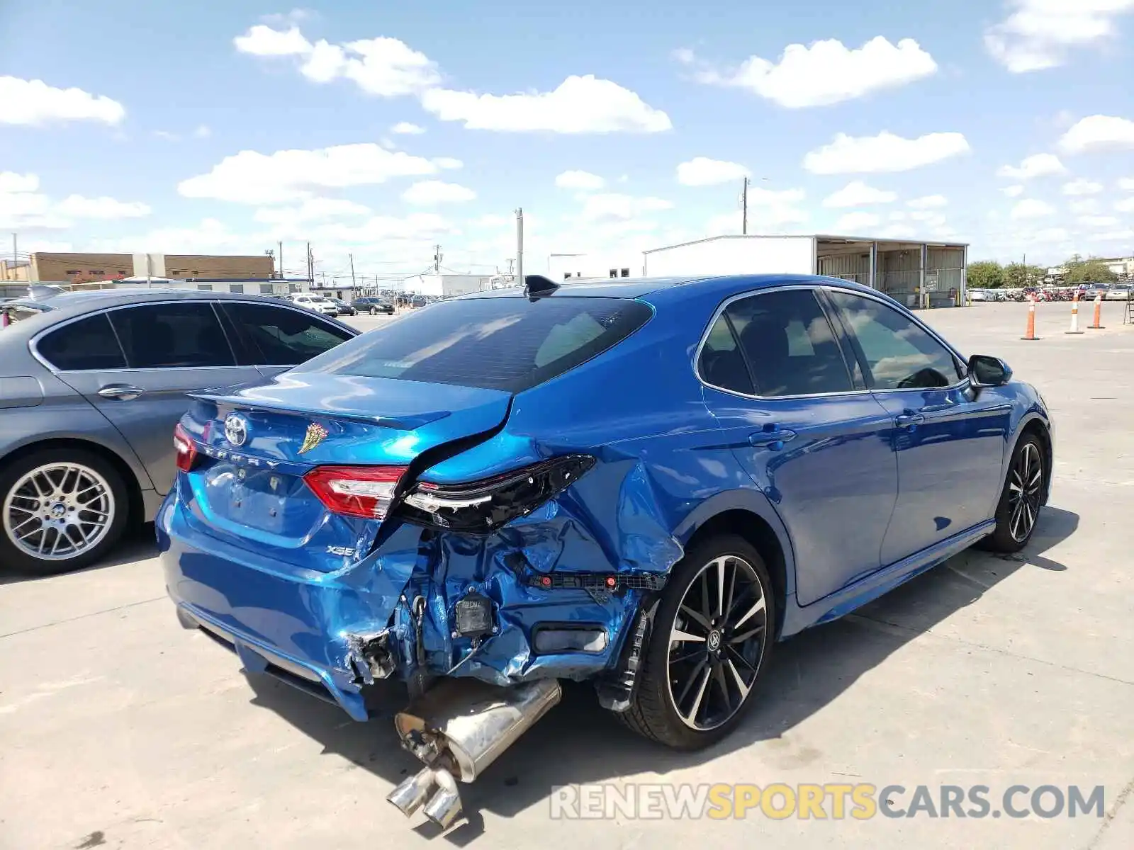 4 Photograph of a damaged car 4T1K61AK2LU331667 TOYOTA CAMRY 2020