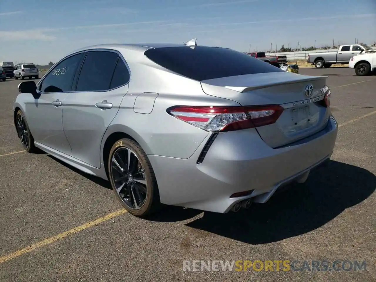 3 Photograph of a damaged car 4T1K61AK2LU352776 TOYOTA CAMRY 2020