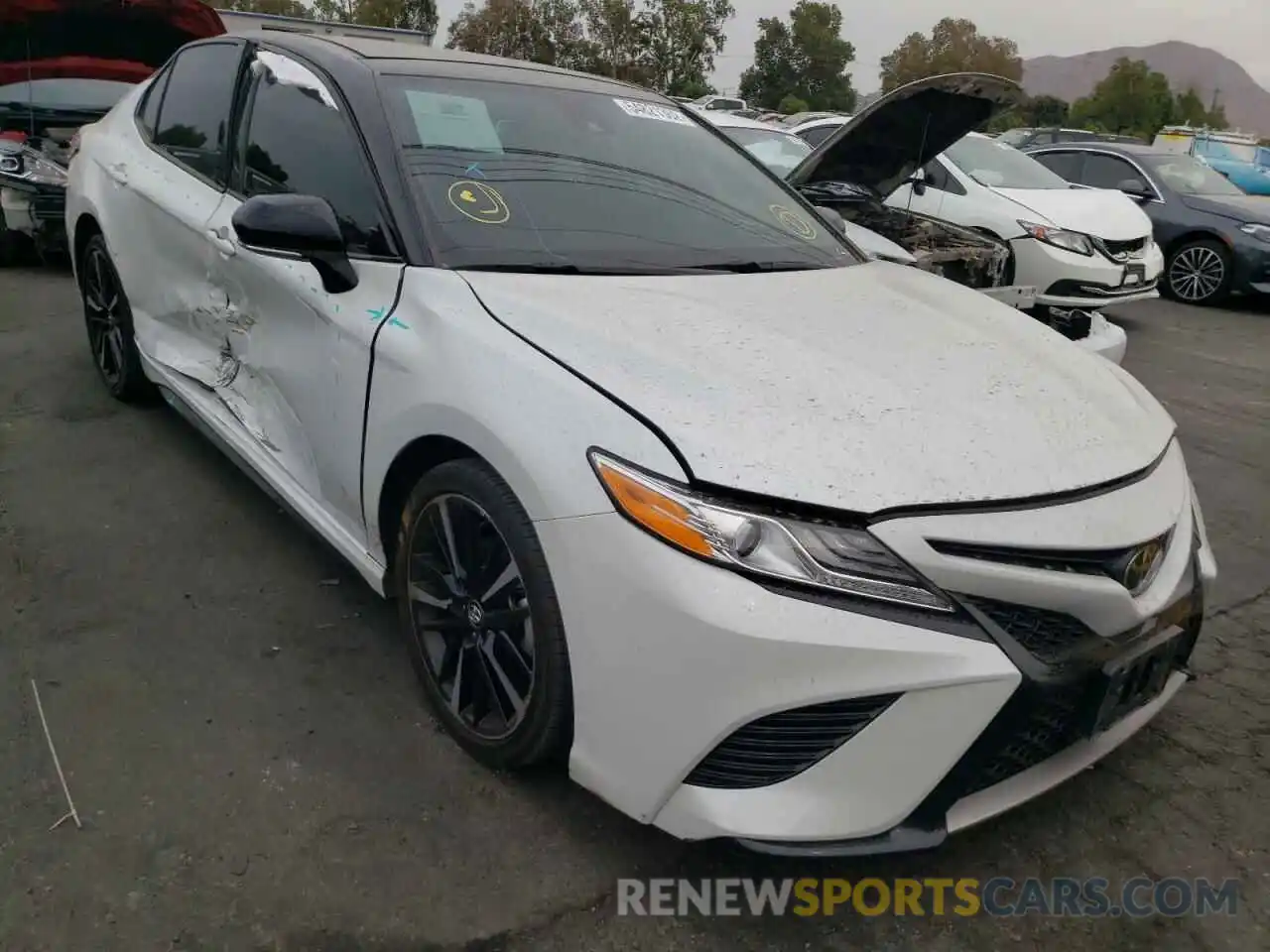 1 Photograph of a damaged car 4T1K61AK2LU353037 TOYOTA CAMRY 2020