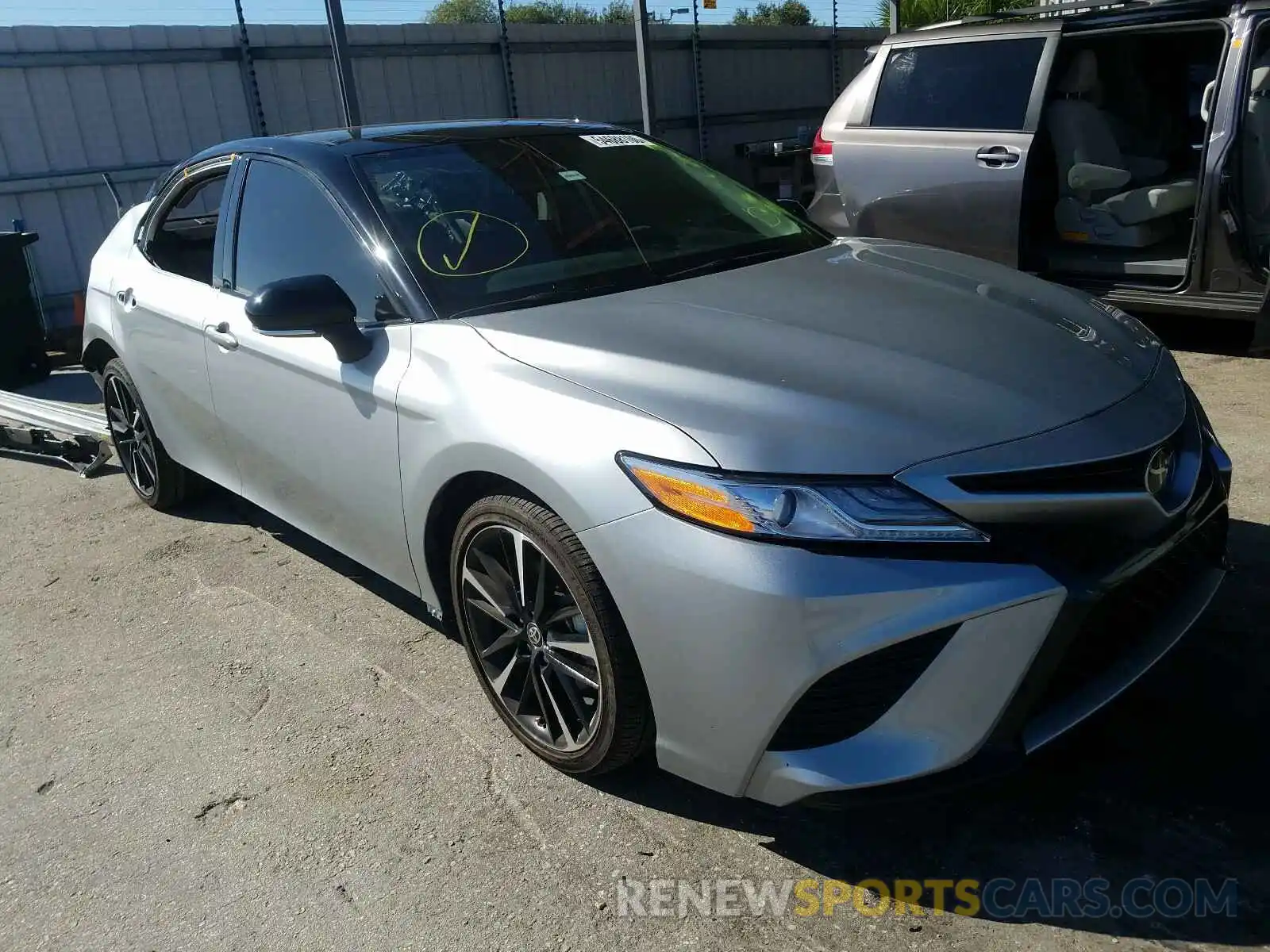 1 Photograph of a damaged car 4T1K61AK2LU373076 TOYOTA CAMRY 2020