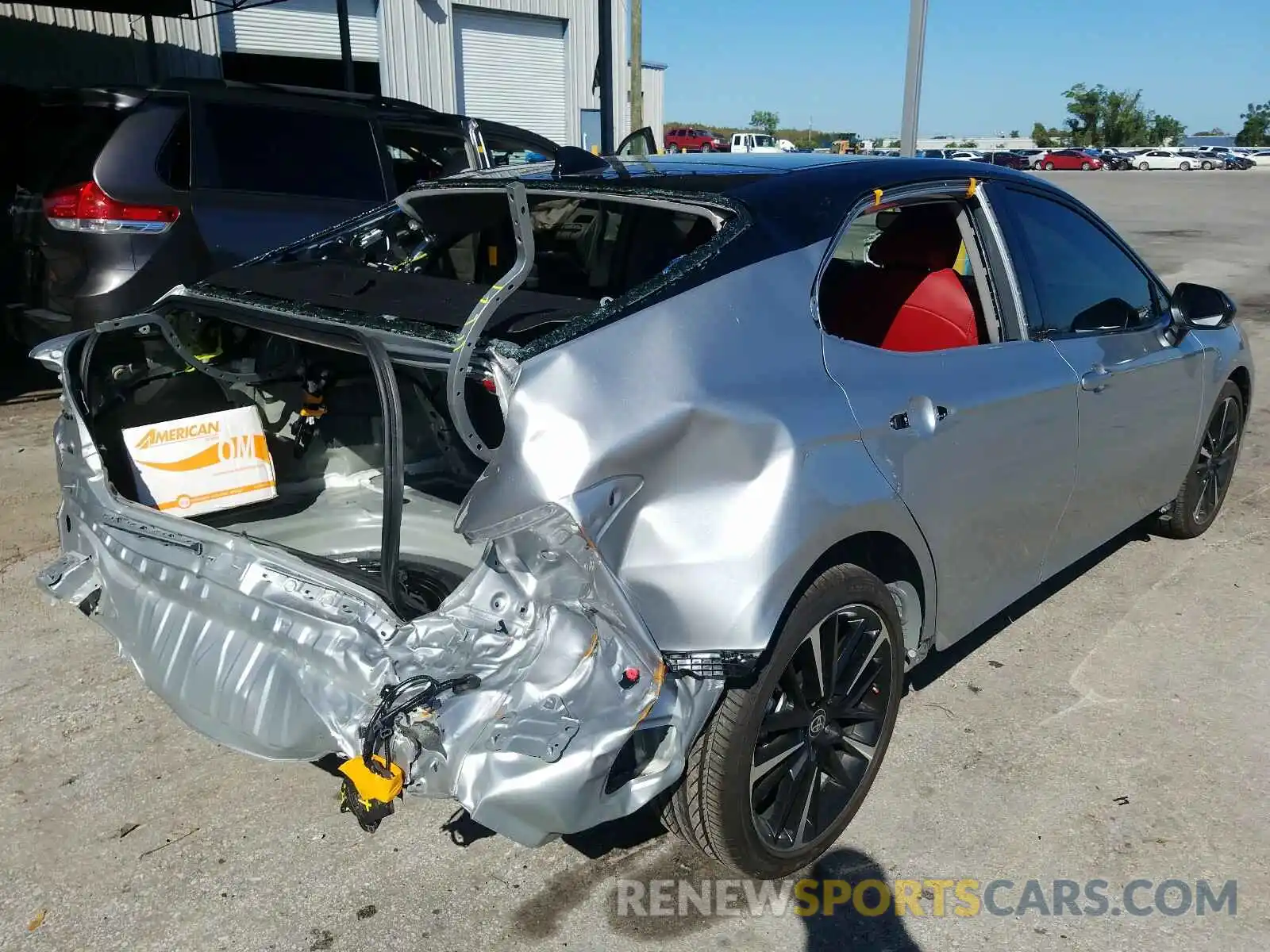 4 Photograph of a damaged car 4T1K61AK2LU373076 TOYOTA CAMRY 2020