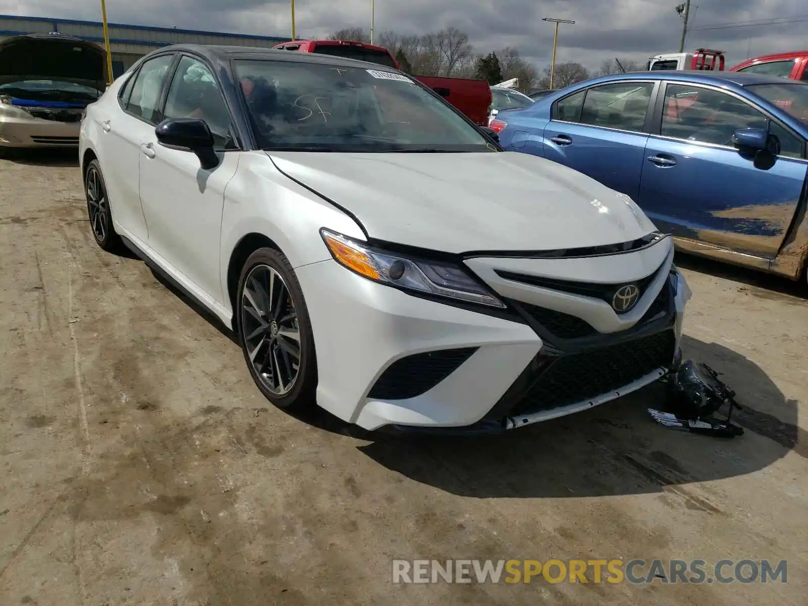 1 Photograph of a damaged car 4T1K61AK2LU401085 TOYOTA CAMRY 2020