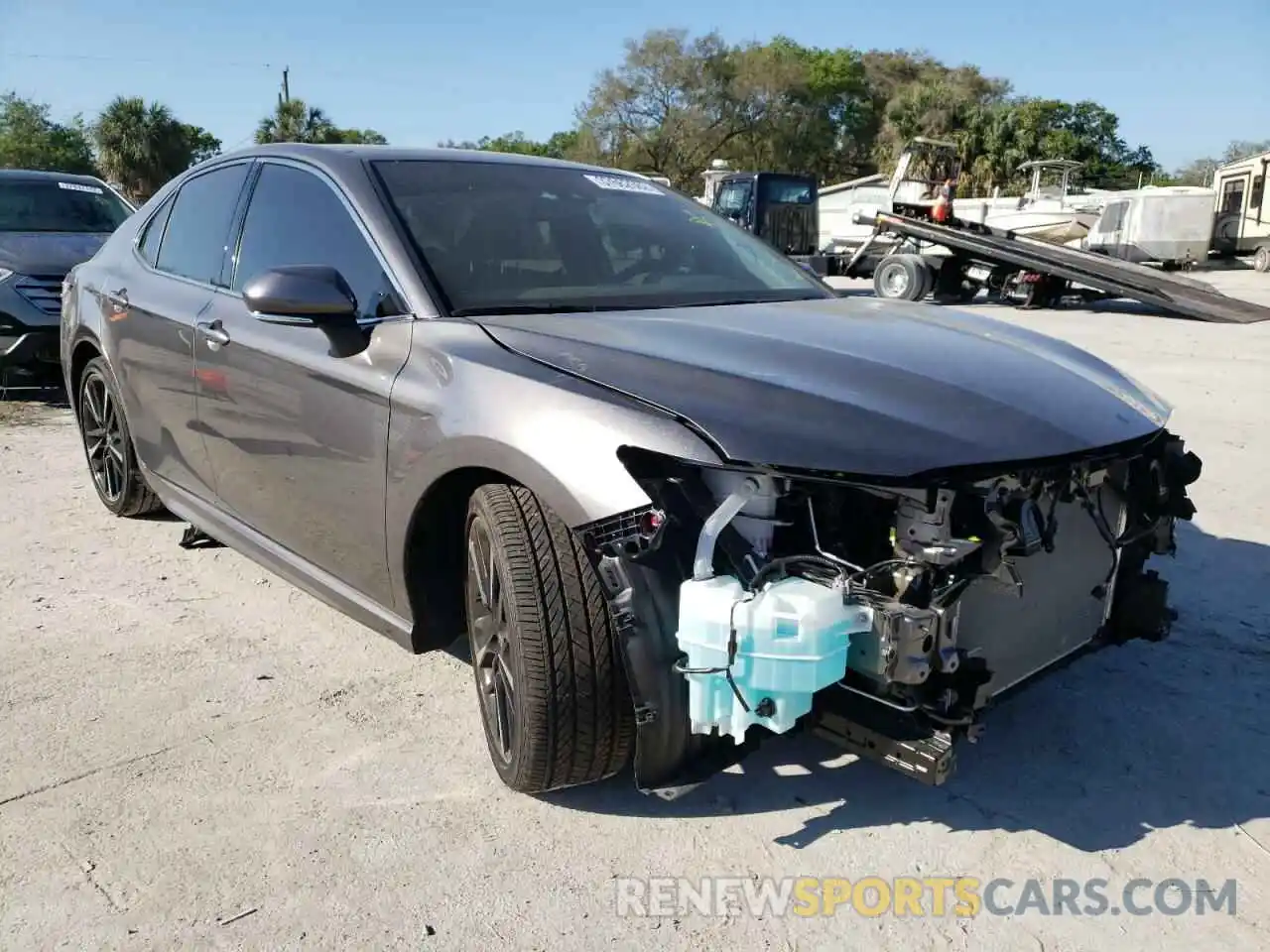 1 Photograph of a damaged car 4T1K61AK2LU979025 TOYOTA CAMRY 2020