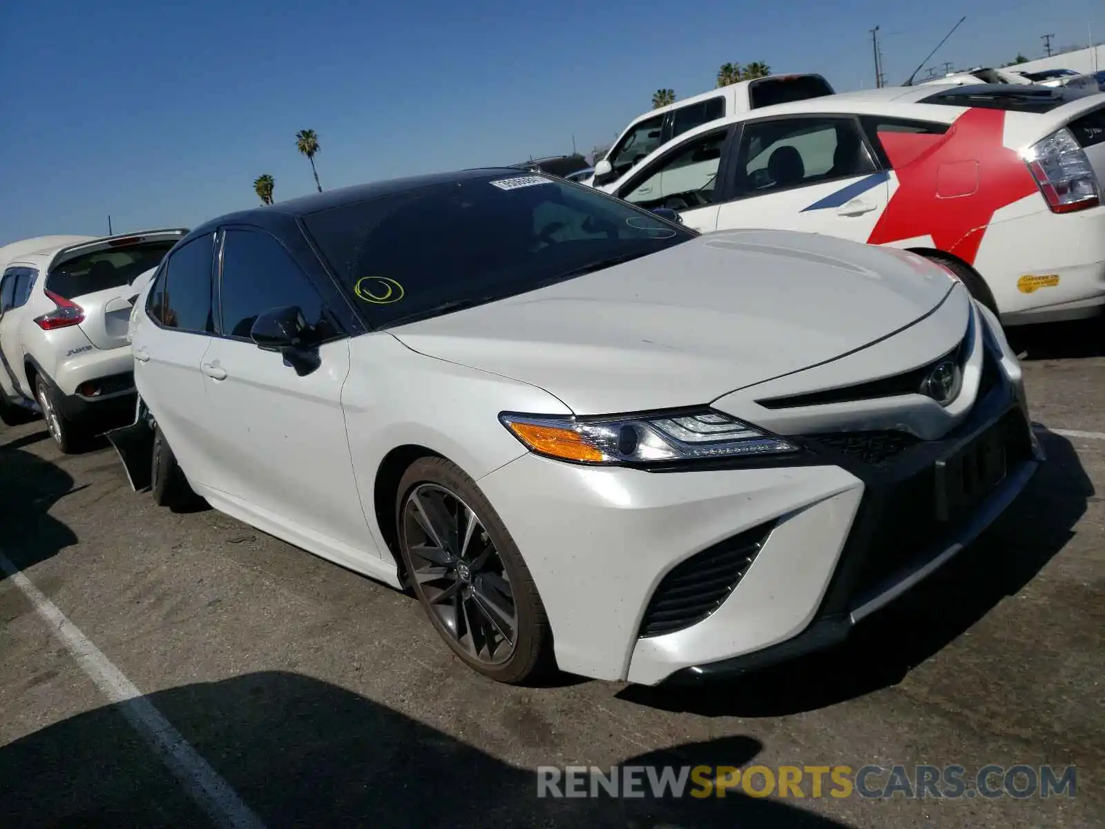 1 Photograph of a damaged car 4T1K61AK3LU302274 TOYOTA CAMRY 2020