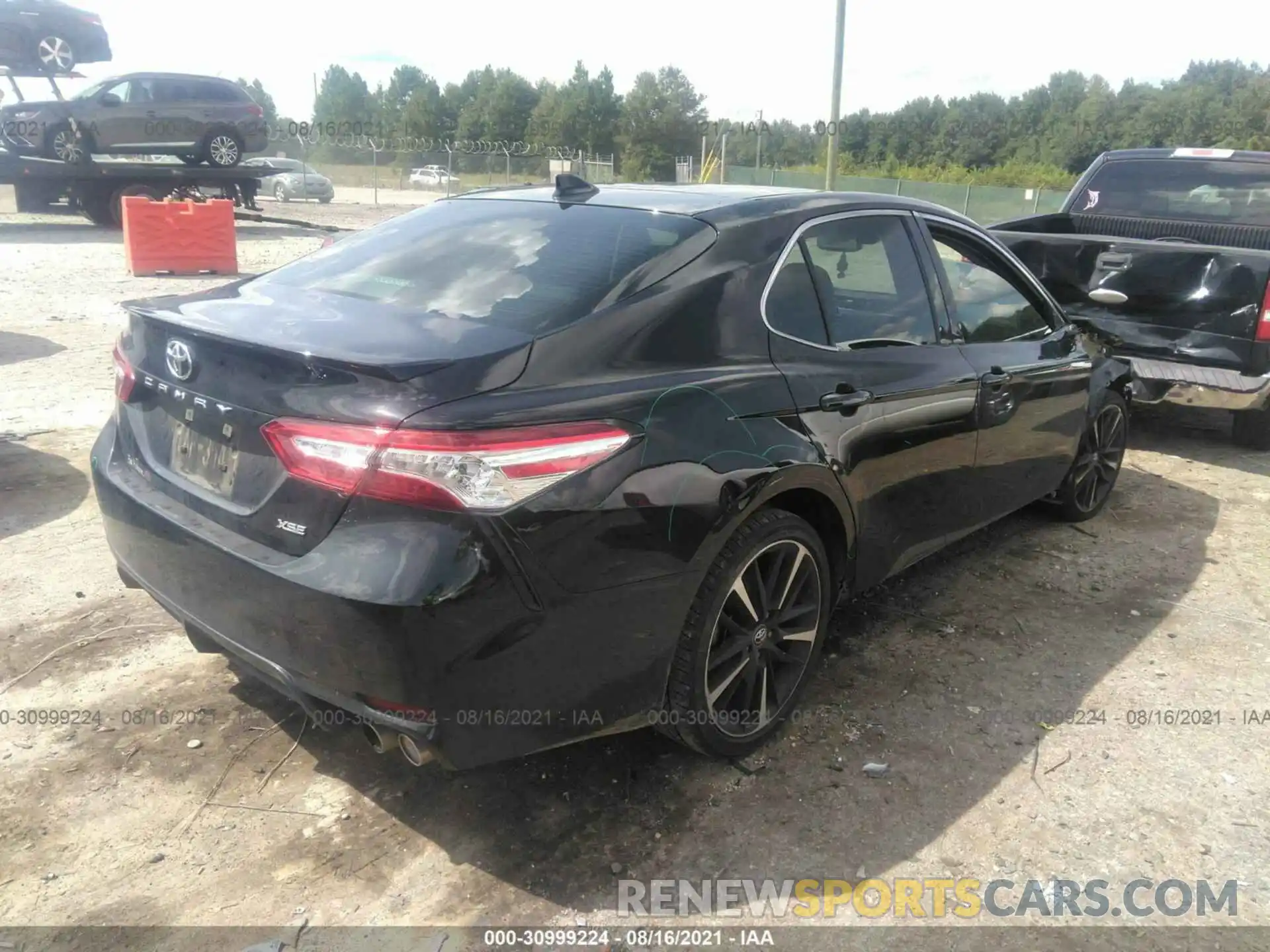 4 Photograph of a damaged car 4T1K61AK3LU330740 TOYOTA CAMRY 2020