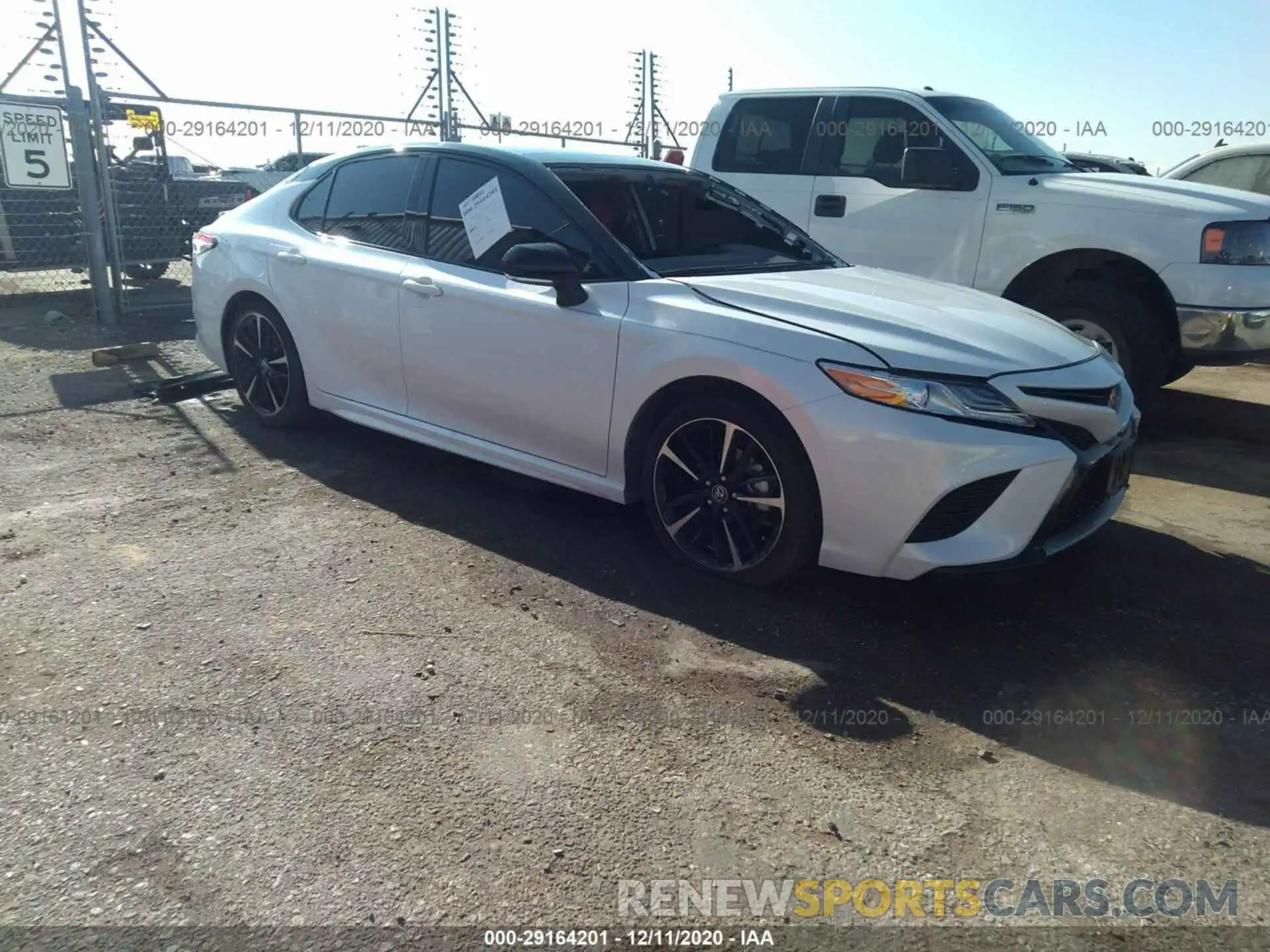 1 Photograph of a damaged car 4T1K61AK3LU333881 TOYOTA CAMRY 2020