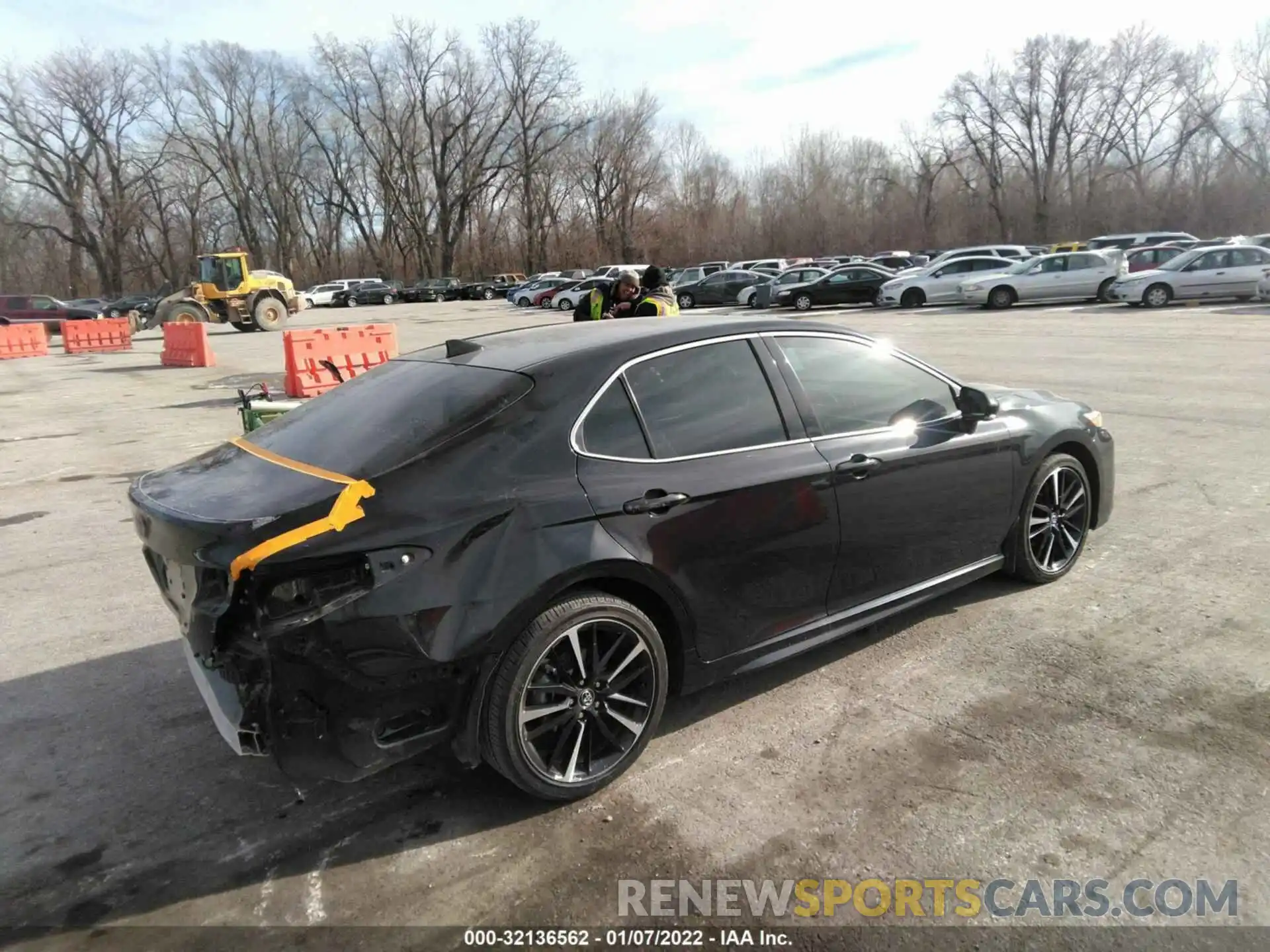 4 Photograph of a damaged car 4T1K61AK3LU334920 TOYOTA CAMRY 2020