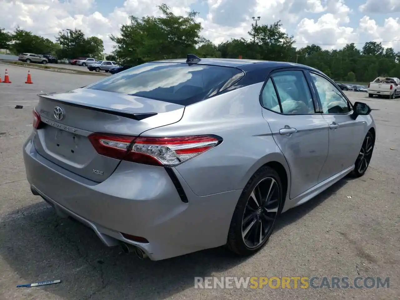 4 Photograph of a damaged car 4T1K61AK3LU358635 TOYOTA CAMRY 2020