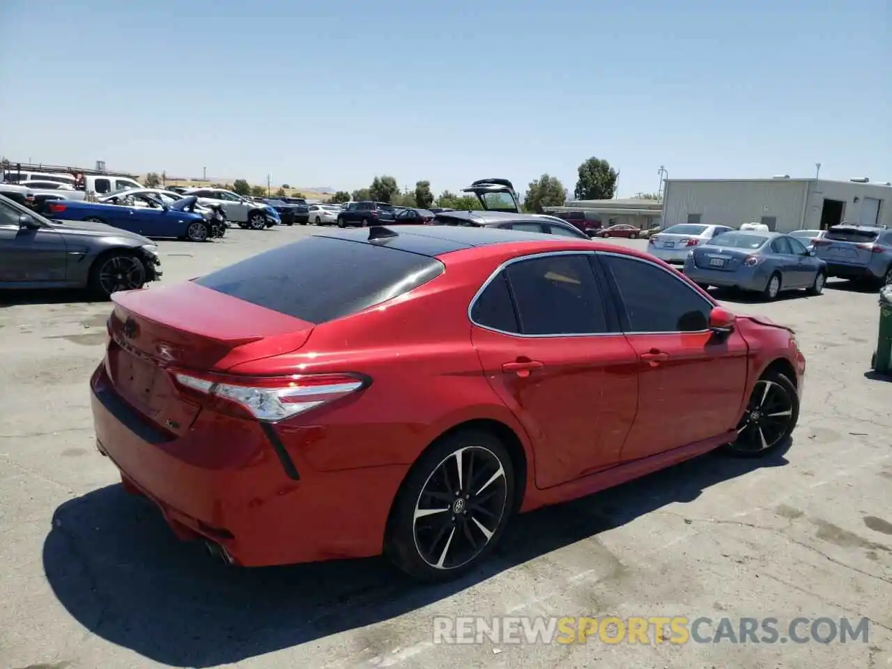 4 Photograph of a damaged car 4T1K61AK3LU359610 TOYOTA CAMRY 2020