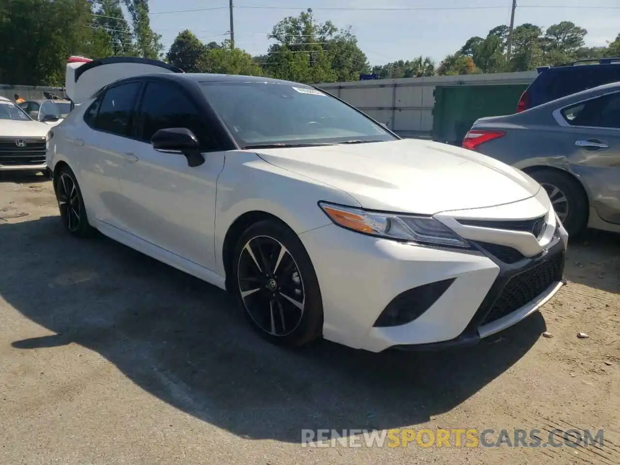 1 Photograph of a damaged car 4T1K61AK3LU365584 TOYOTA CAMRY 2020