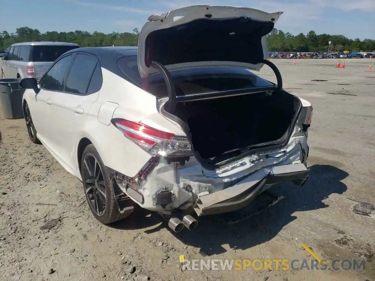 3 Photograph of a damaged car 4T1K61AK3LU365584 TOYOTA CAMRY 2020