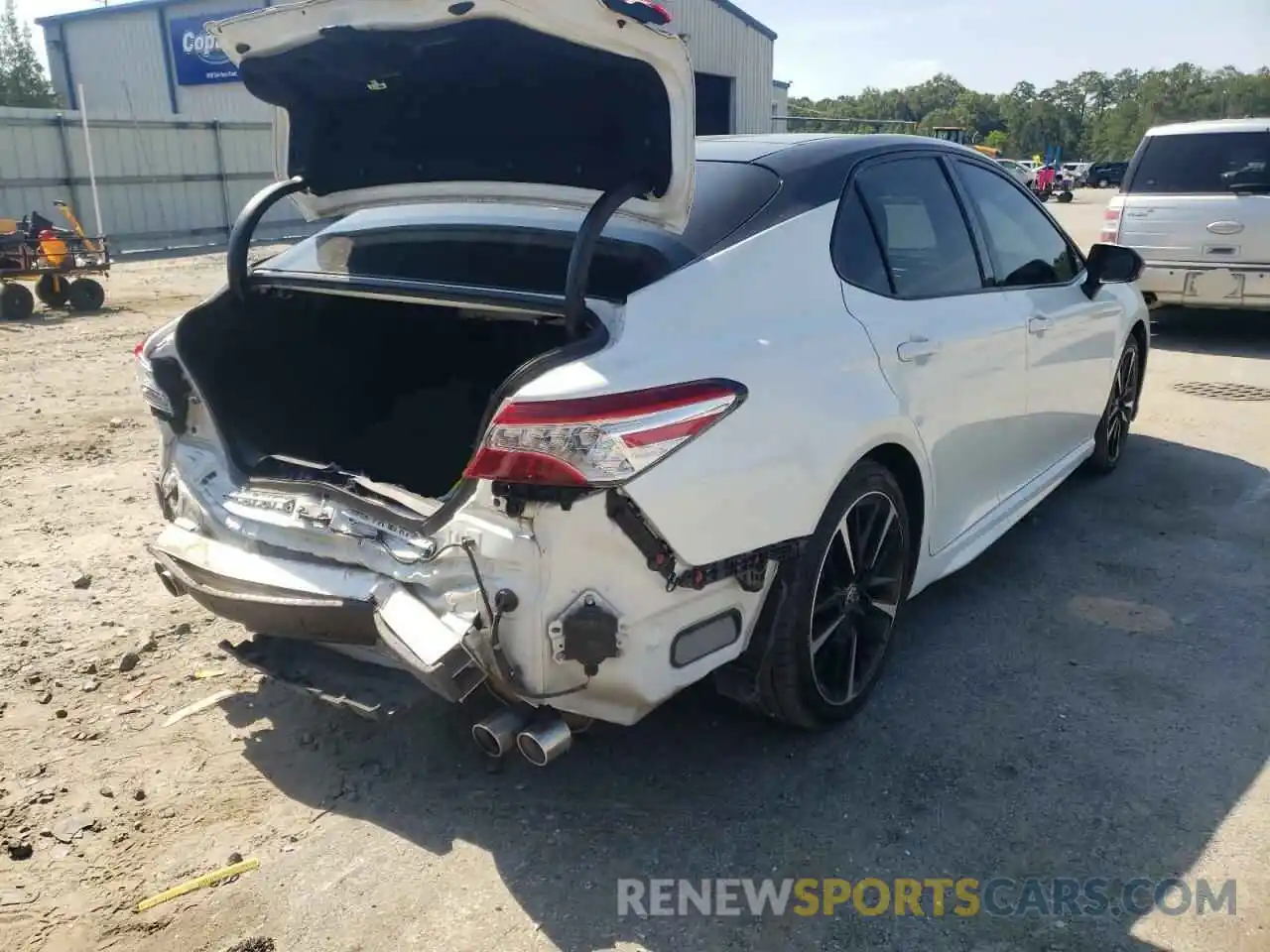 4 Photograph of a damaged car 4T1K61AK3LU365584 TOYOTA CAMRY 2020