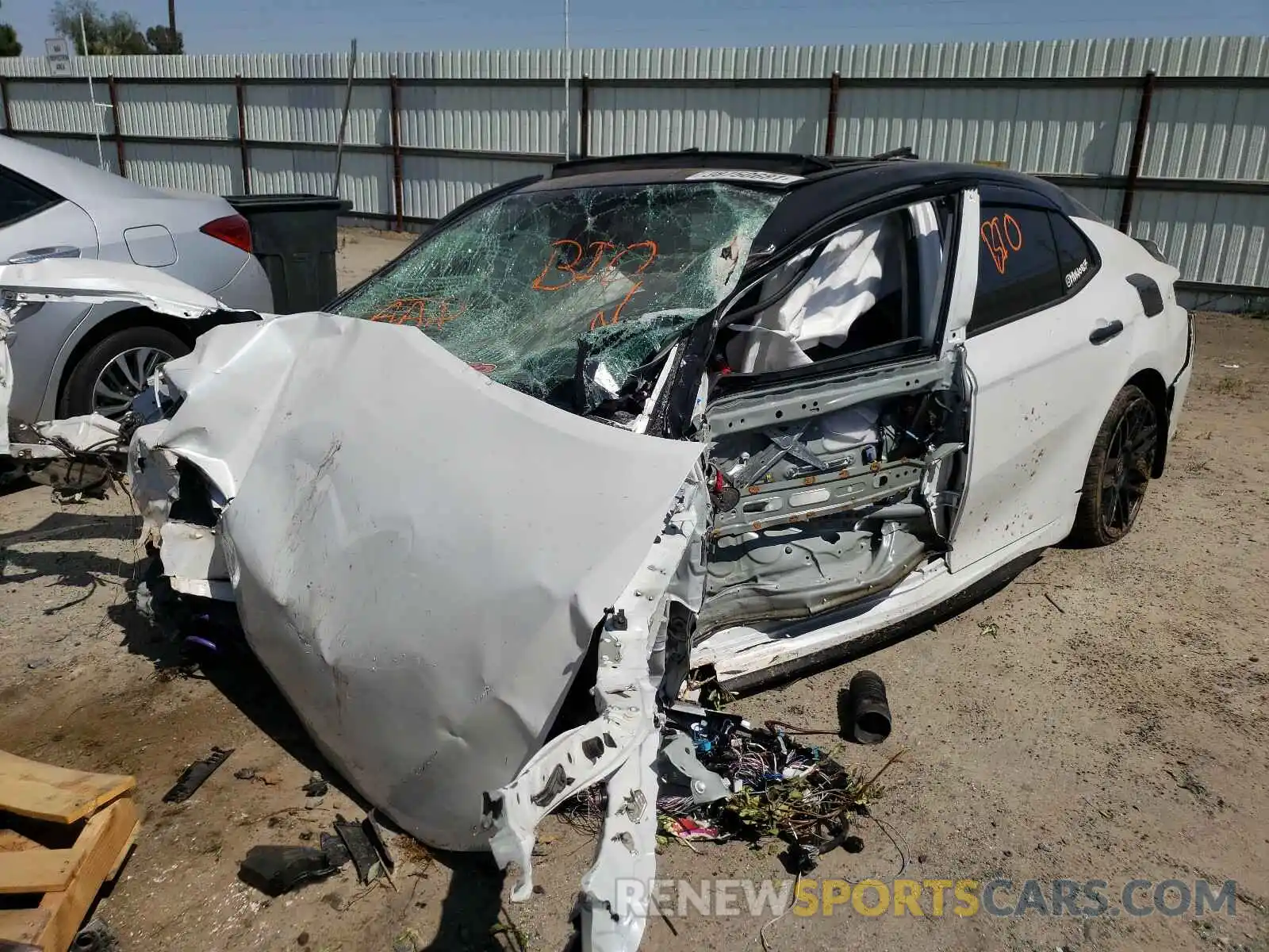 2 Photograph of a damaged car 4T1K61AK3LU370428 TOYOTA CAMRY 2020