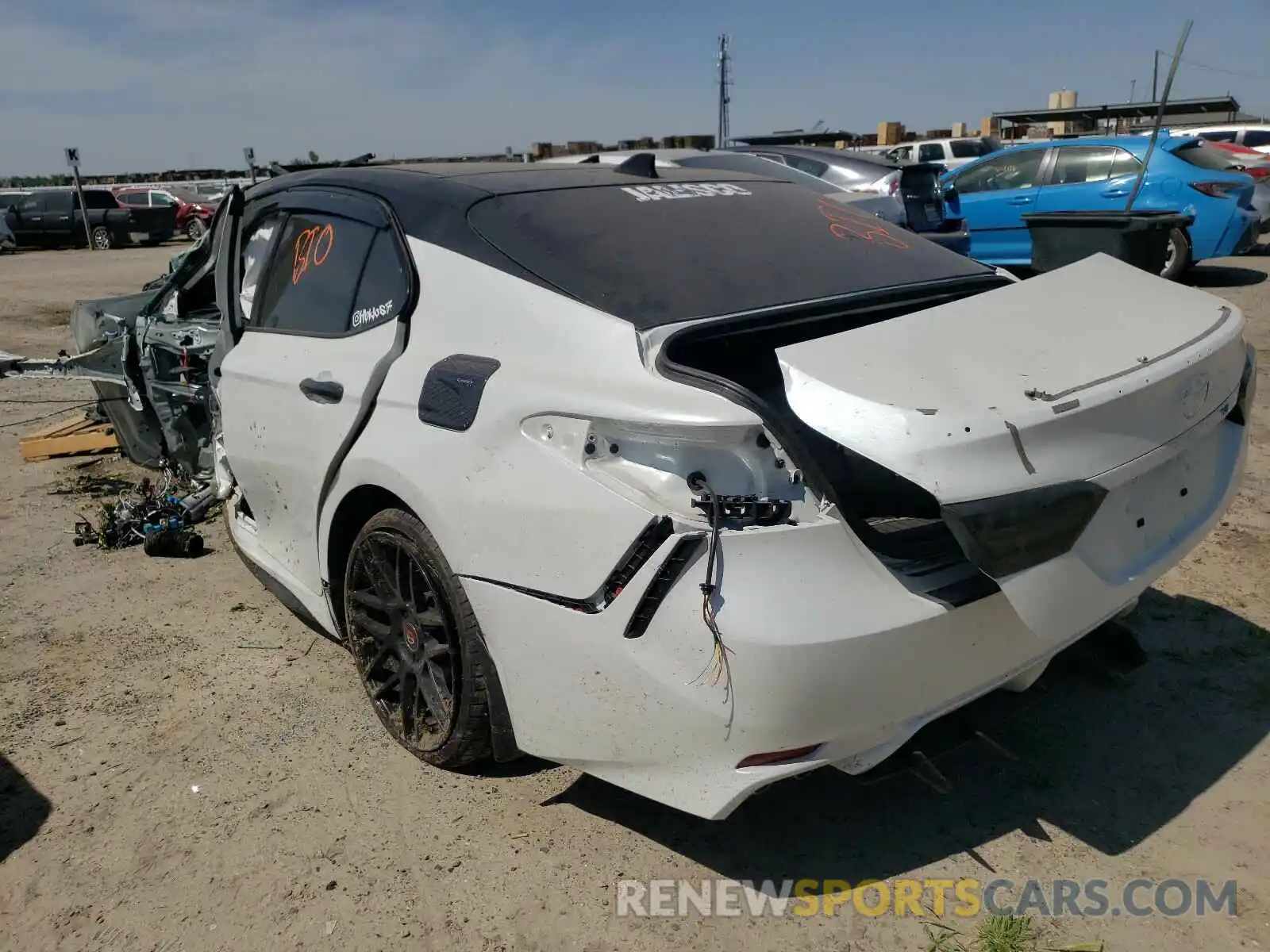 3 Photograph of a damaged car 4T1K61AK3LU370428 TOYOTA CAMRY 2020