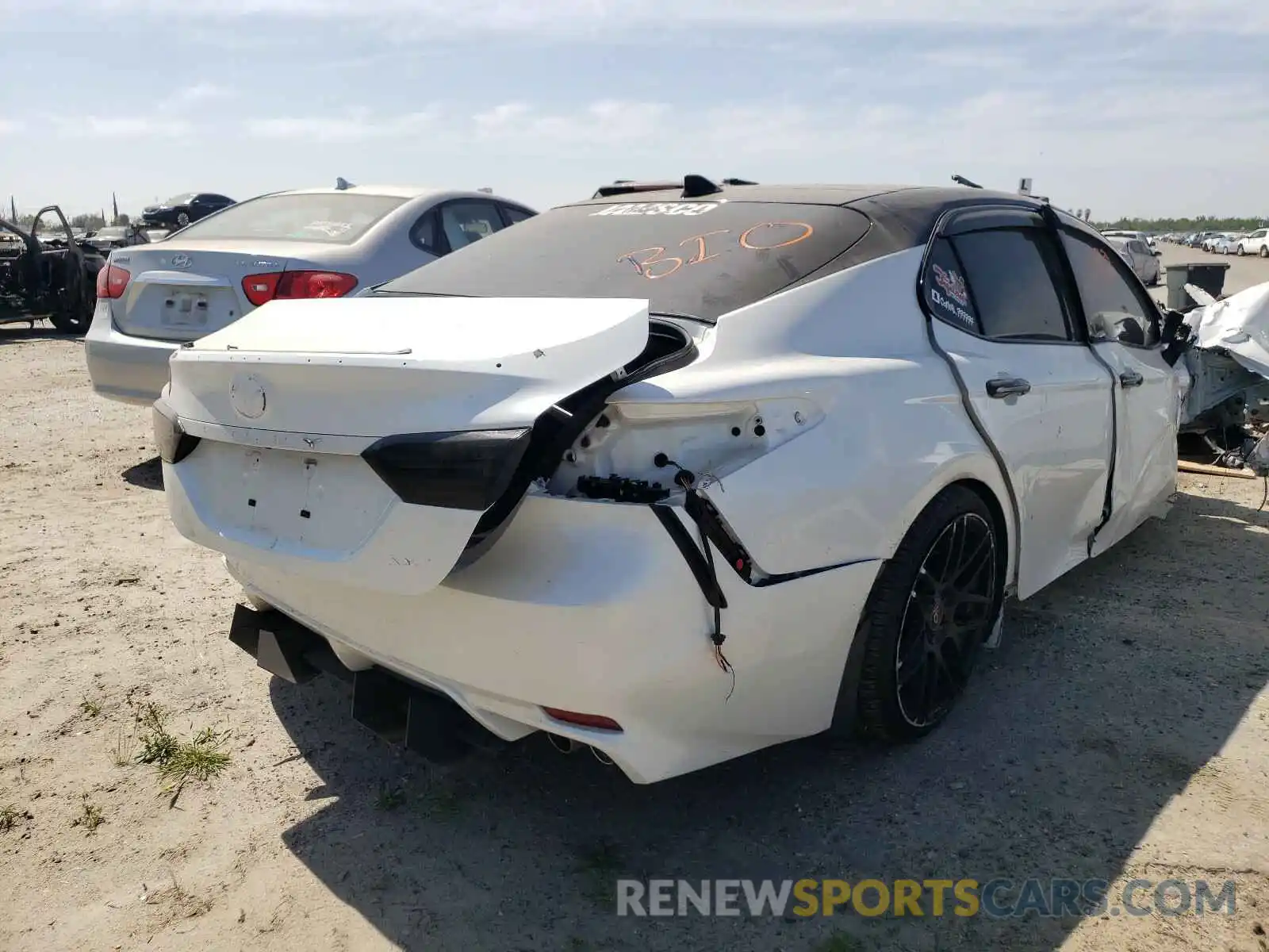 4 Photograph of a damaged car 4T1K61AK3LU370428 TOYOTA CAMRY 2020