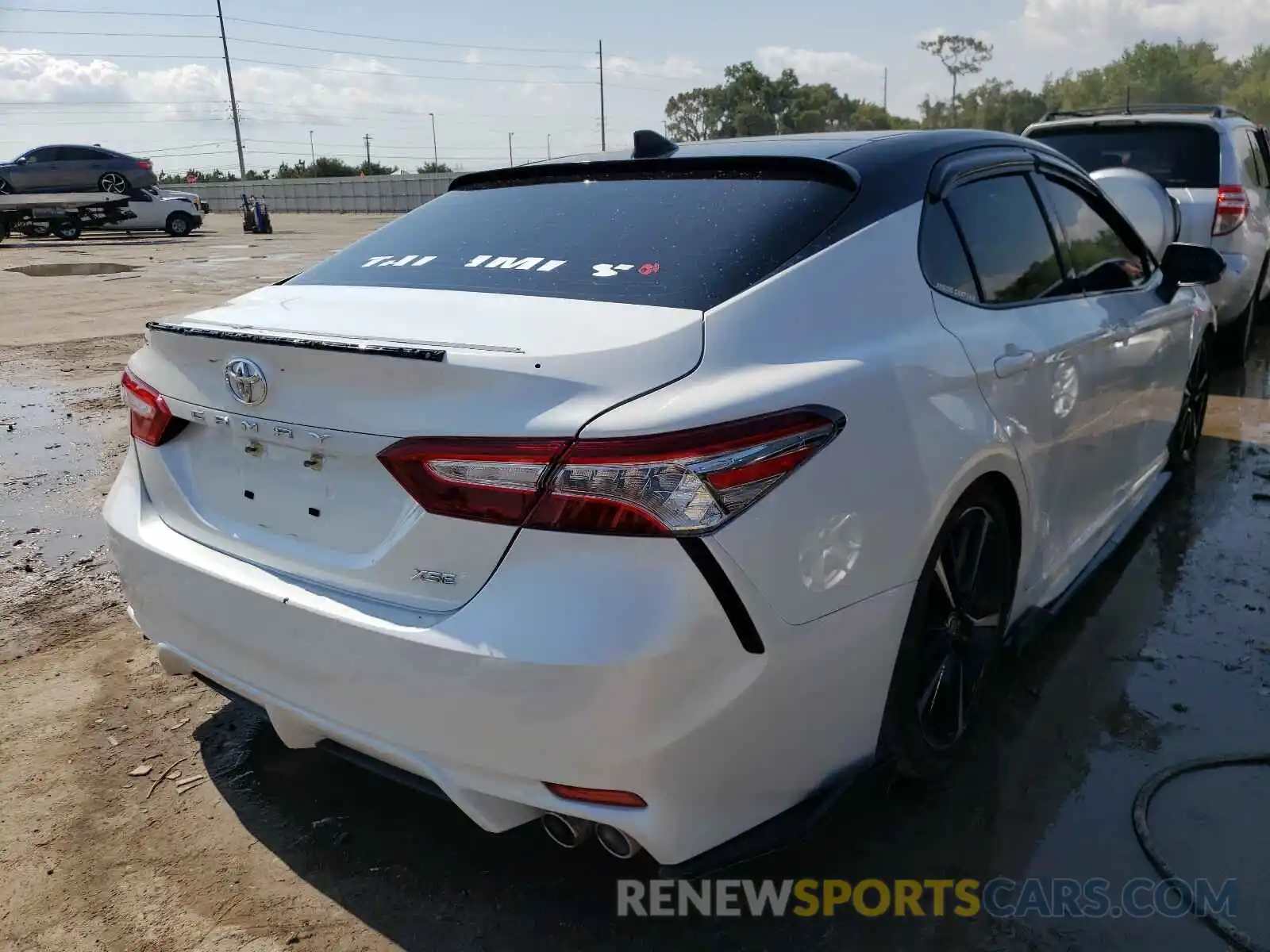 4 Photograph of a damaged car 4T1K61AK3LU370476 TOYOTA CAMRY 2020